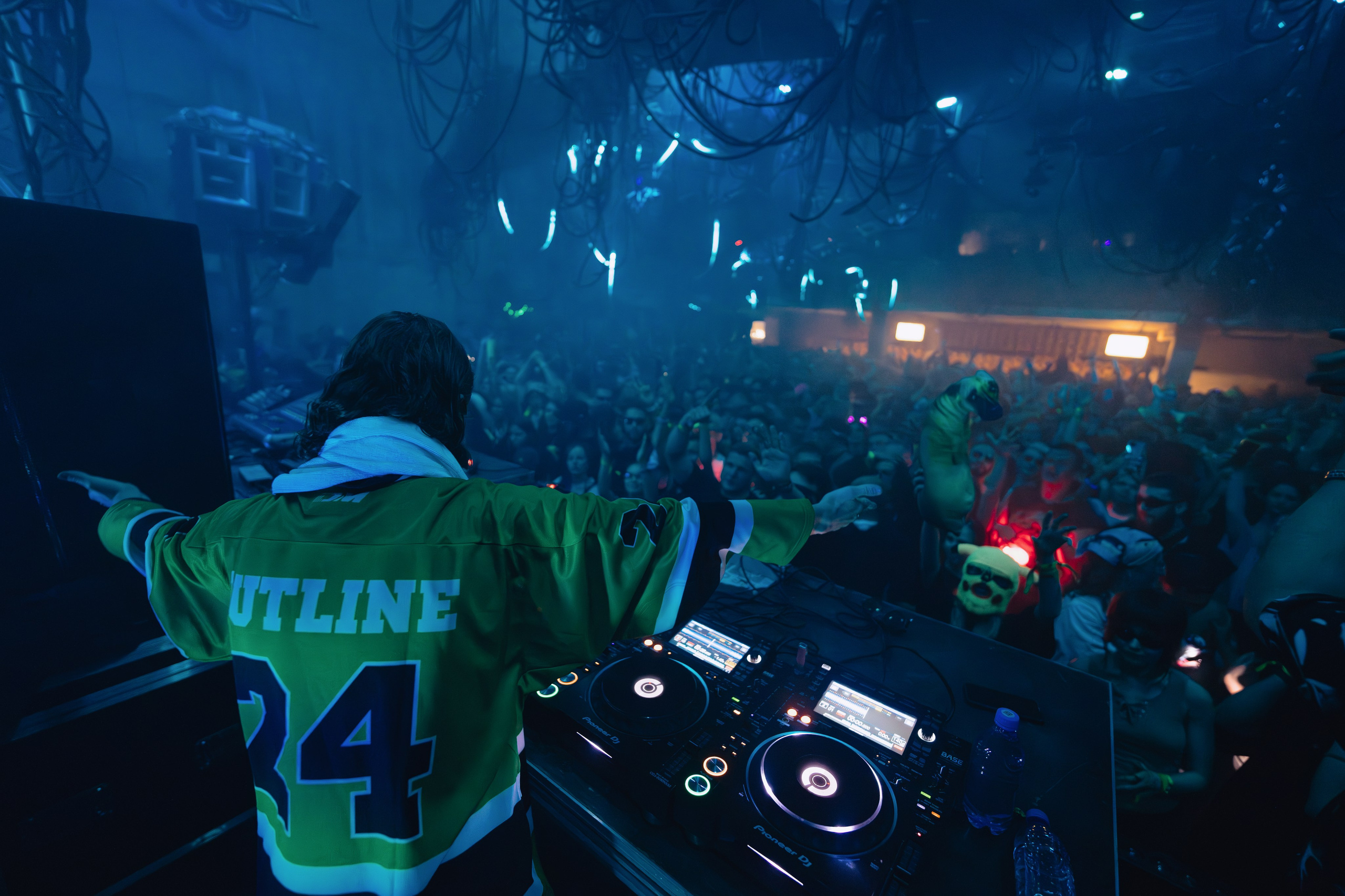 Outline 2024. @tomrus: Рустам Шагиморданов — фотограф