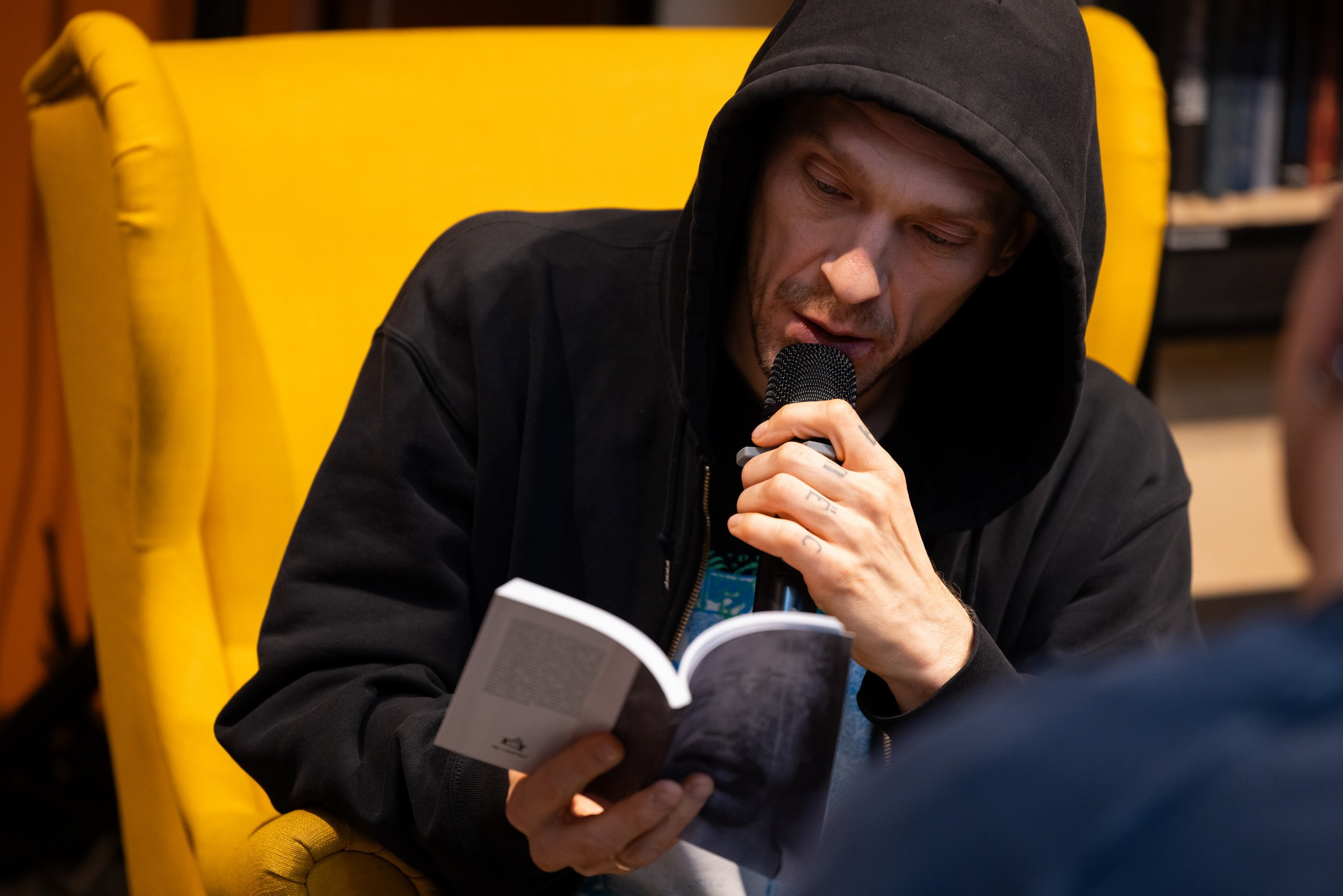 Концерт «Макулатуры» и творческая встреча с писателями в Туле (11-12 марта 2026). Репортажный фотограф Алексей Пирязев