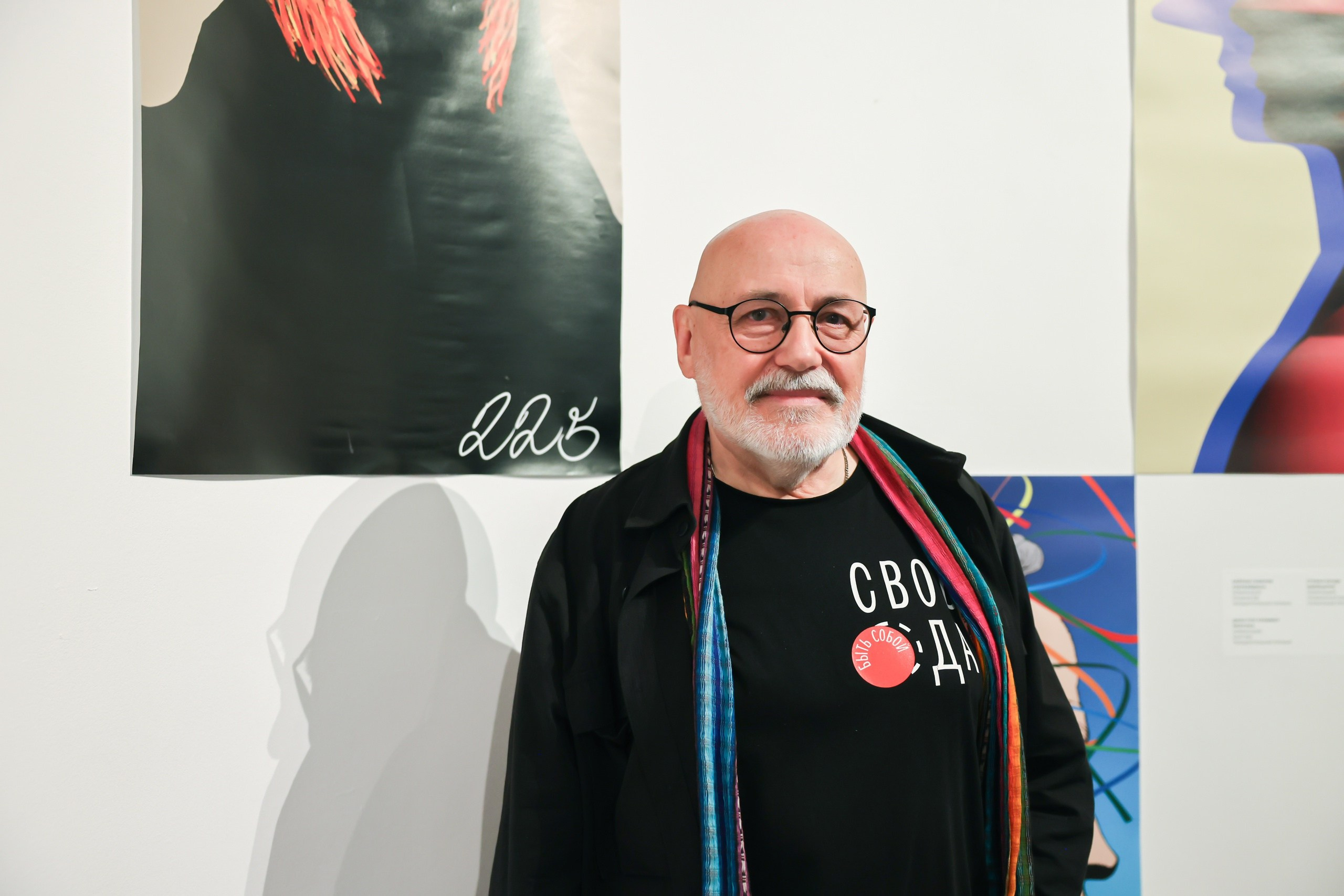 Открытие выставки «Глобальная биеннале графического дизайна „Золотая пчела 16“. Лучшие плакаты» в Доме Крафта (27 июня 2025). Репортажный фотограф Алексей Пирязев