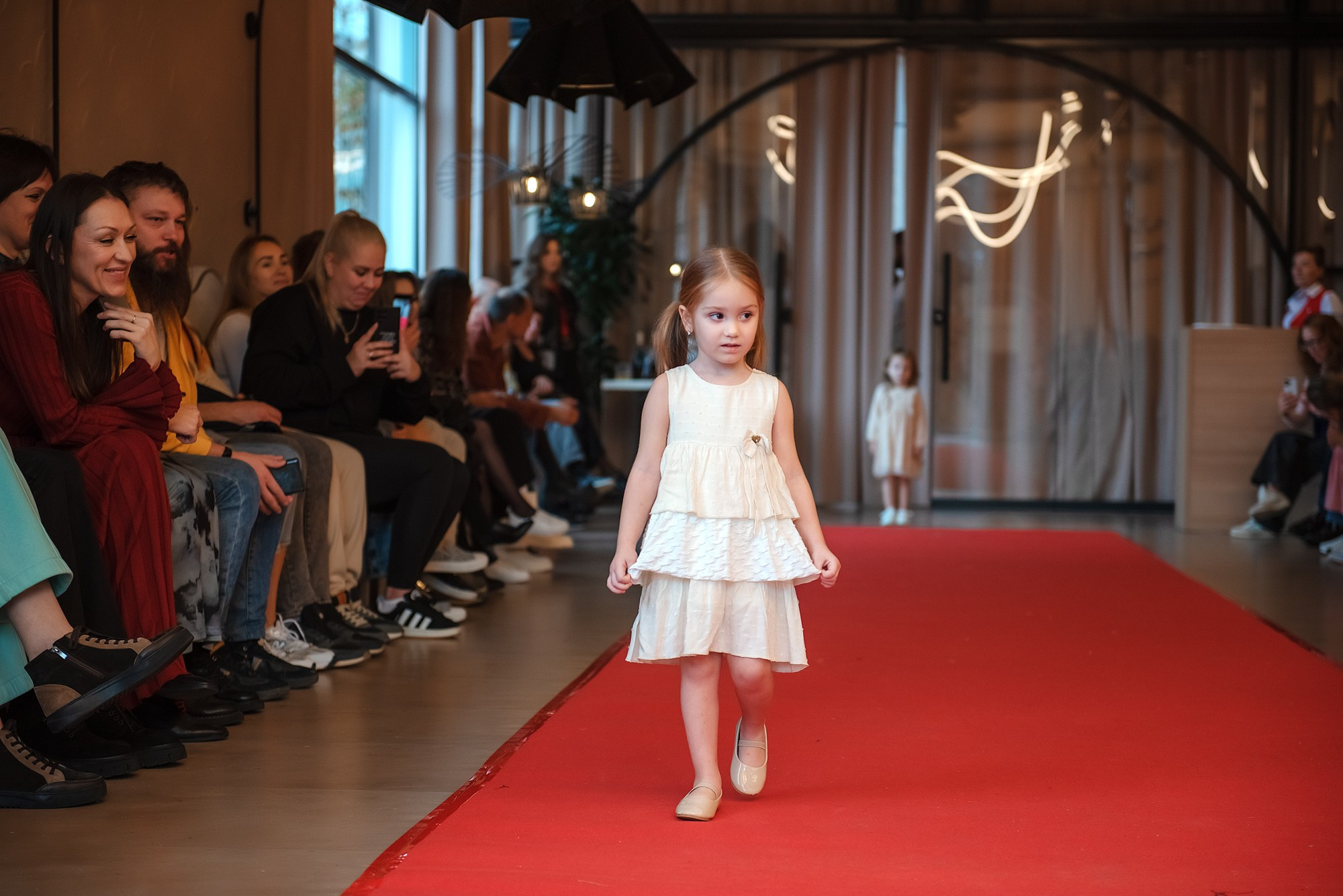 HAPPYkids дефиле в день мамы. Семейный и коммерческий фотограф в Сочи Александр Бодунов