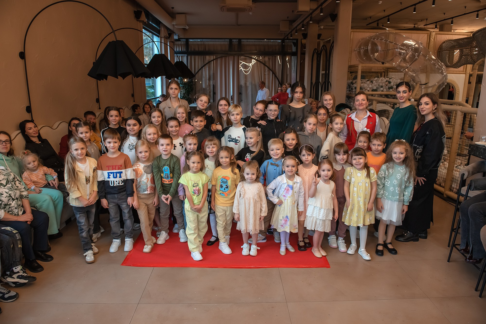 HAPPYkids дефиле в день мамы. Семейный и коммерческий фотограф в Сочи Александр Бодунов