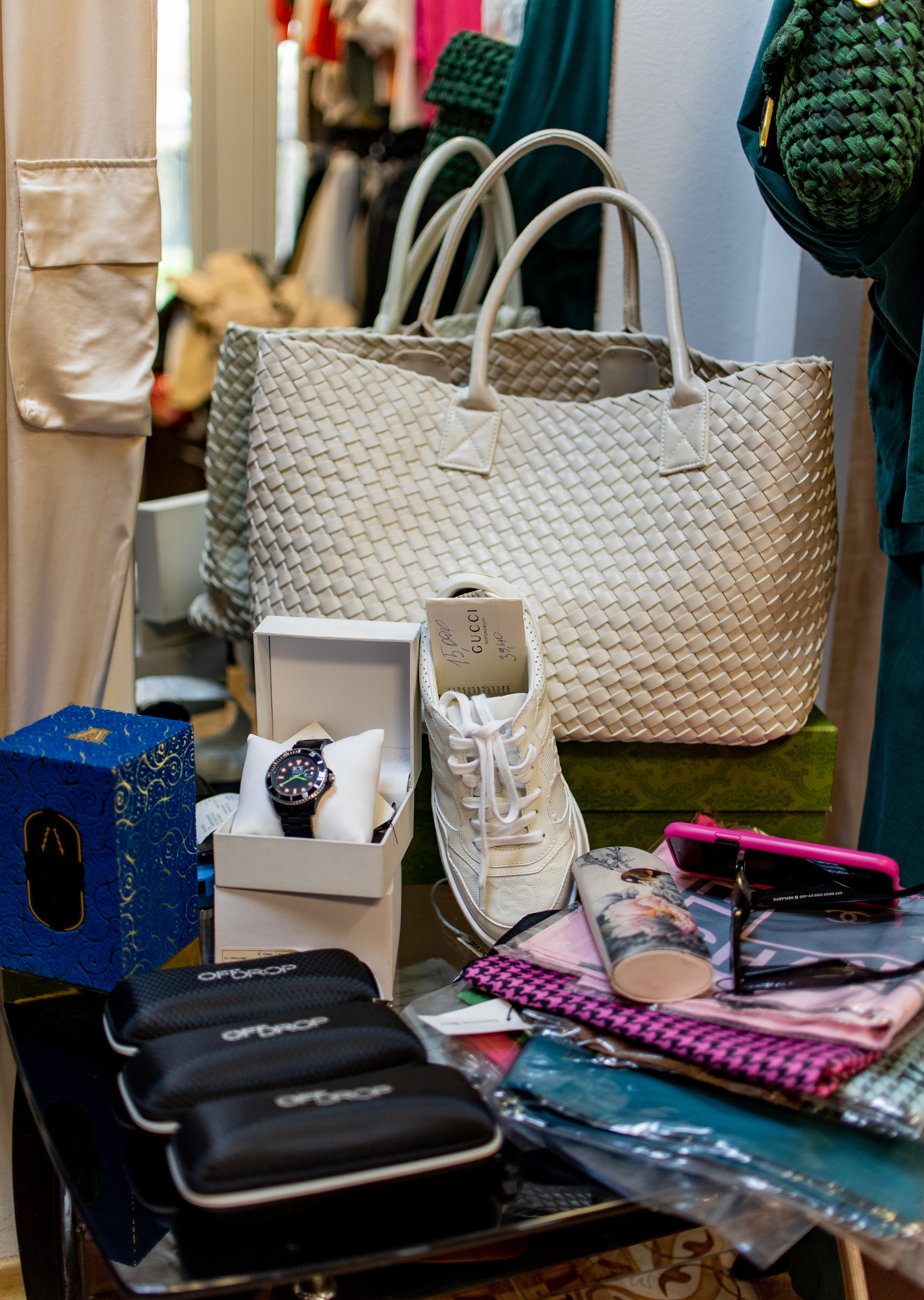 Магазин одежды «Кэжуал 999». Семейный и свадебный фотограф в Феодосии и Коктебеле