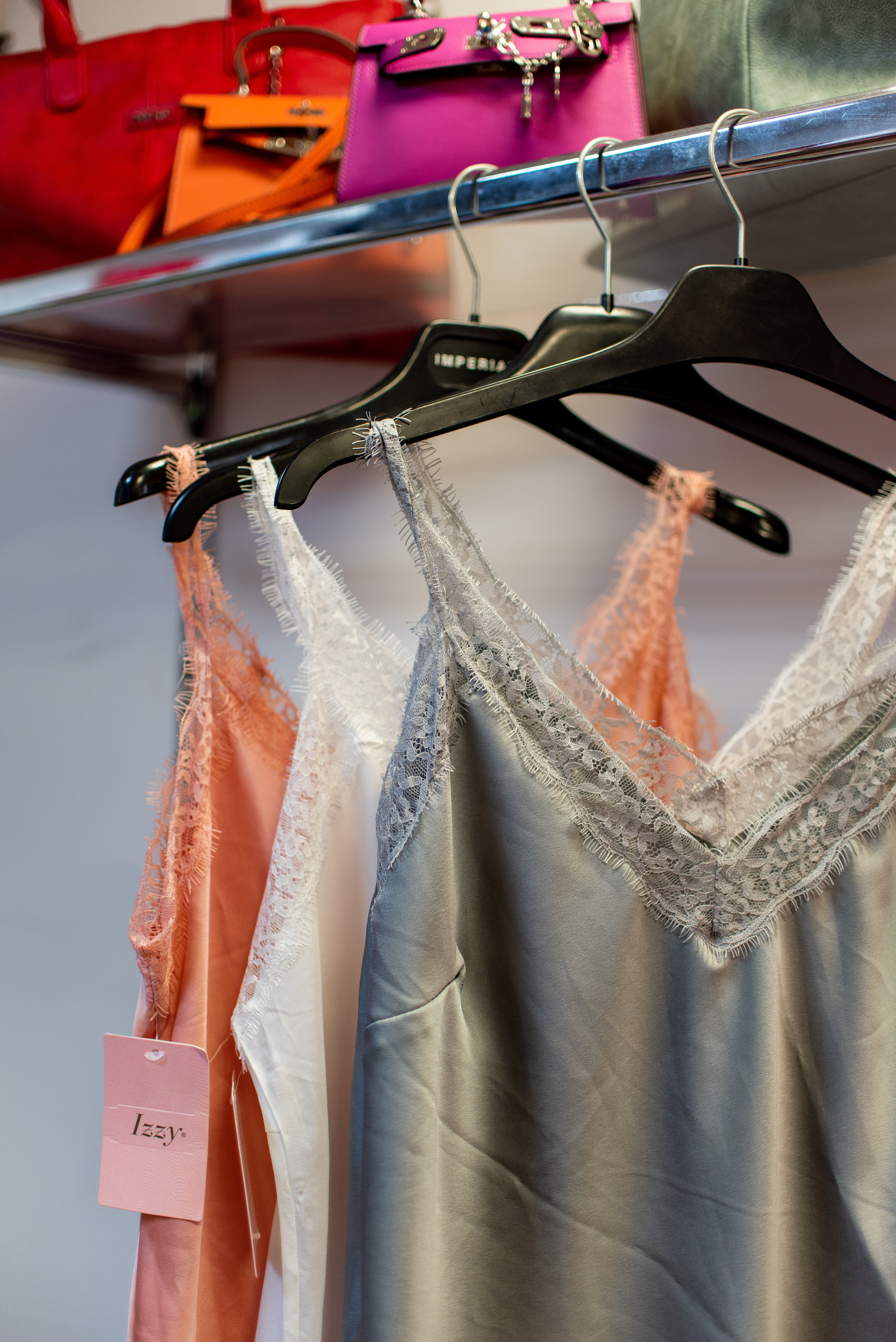 Магазин одежды «Кэжуал 999». Семейный и свадебный фотограф в Феодосии и Коктебеле