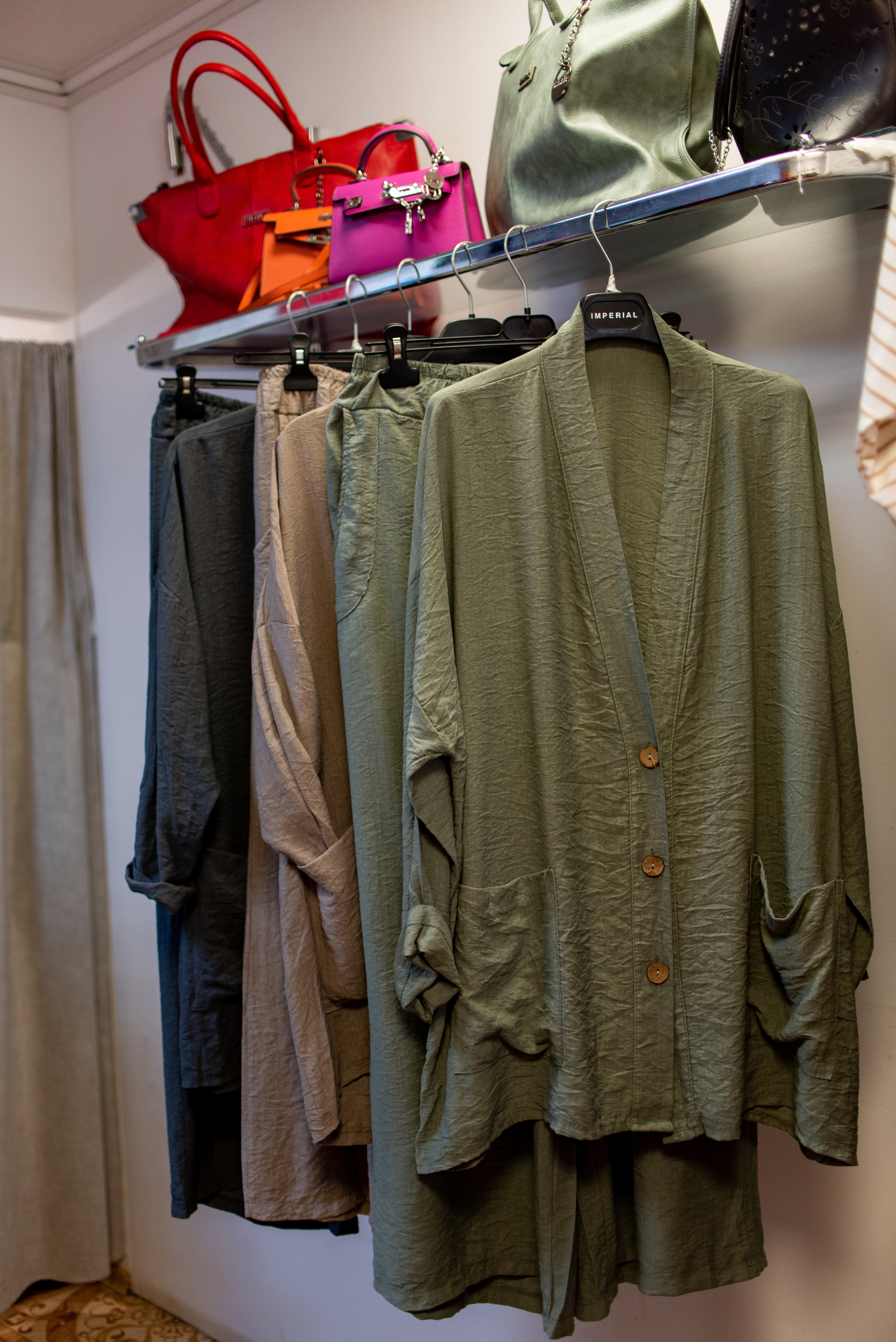 Магазин одежды «Кэжуал 999». Семейный и свадебный фотограф в Феодосии и Коктебеле