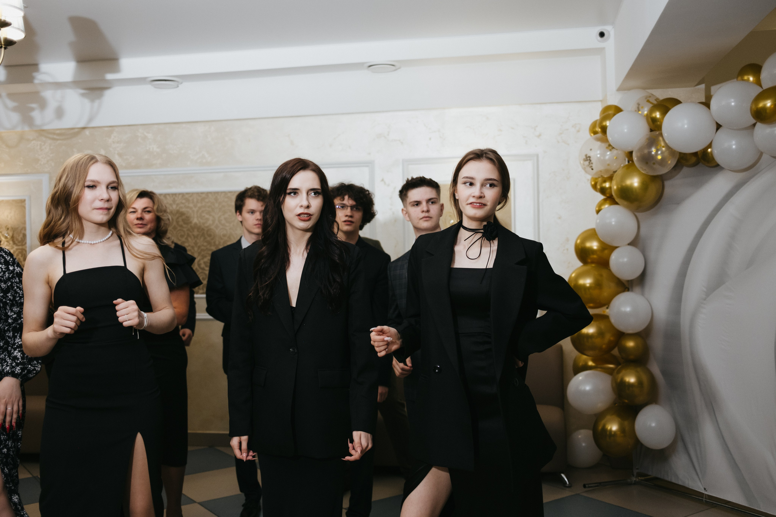 Выпускной 11 класс школы № 30. Свадебный и репортажной фотограф Денис Ожигин в Краснодаре и Краснодарском крае