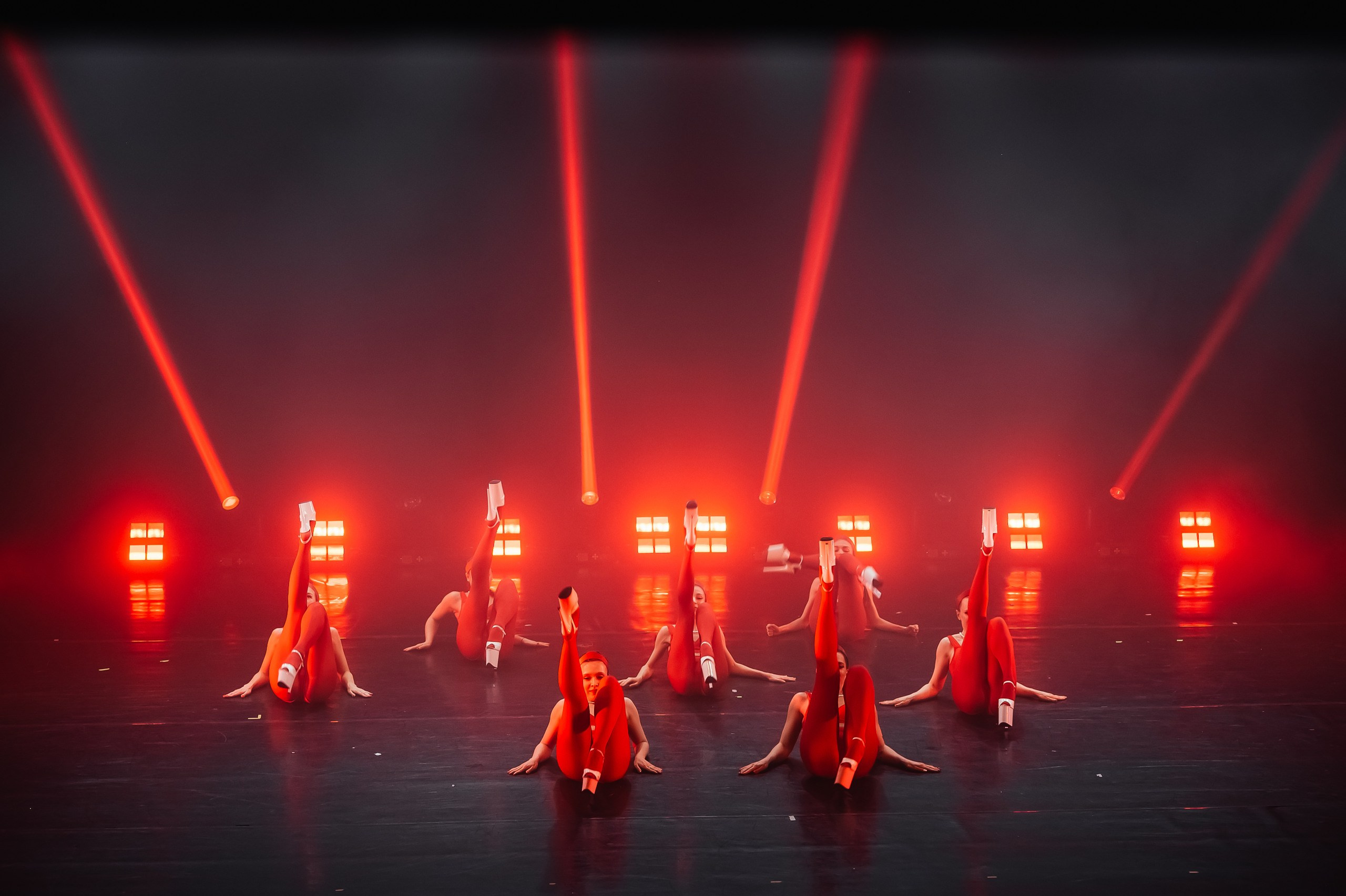 Танцевальное шоу «Ароматы. Путь к себе». Художник по свету Максим Сергачев