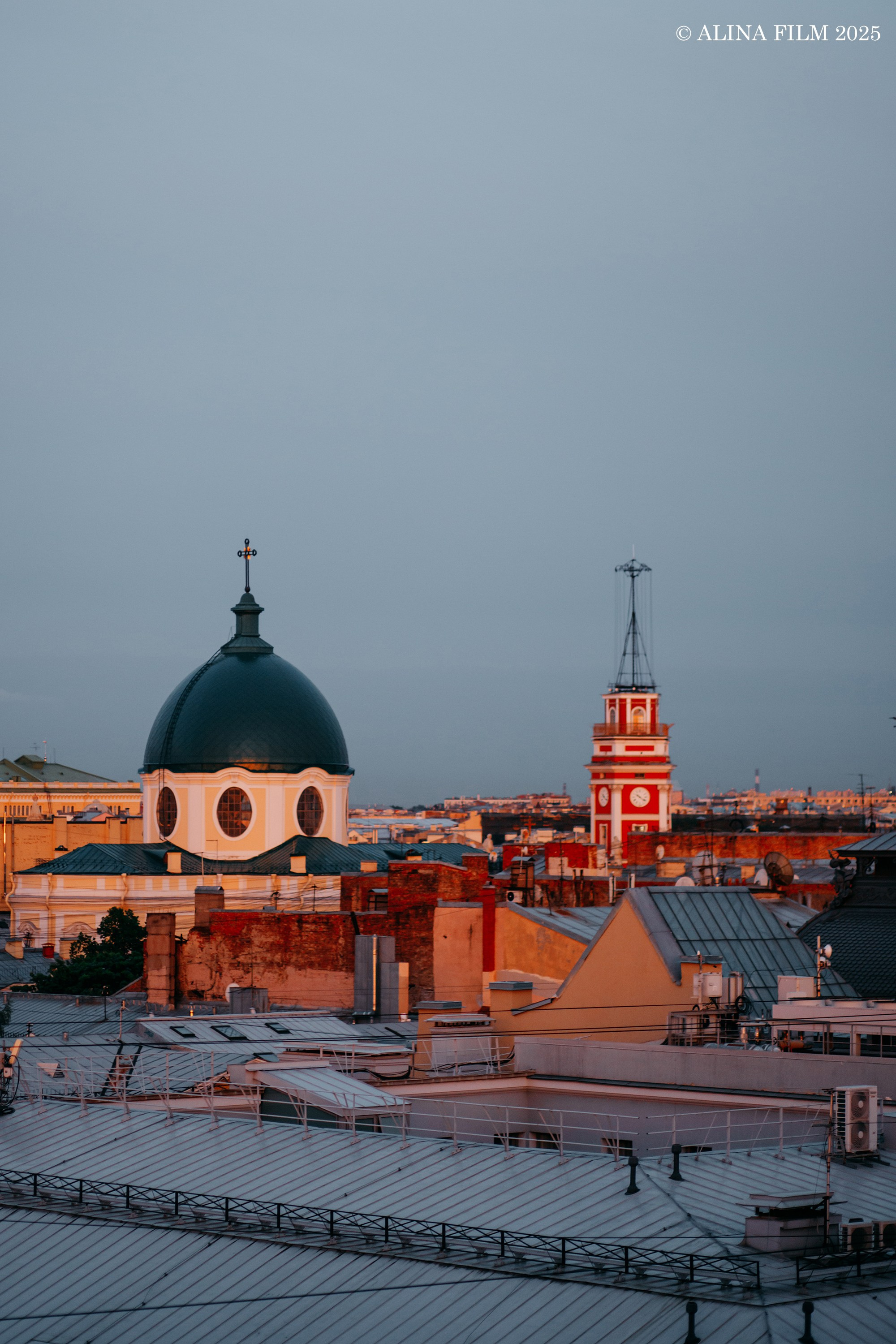 Лавстори на крыше у Казанского и Исаакия. Фотограф в Санкт-Петербурге Alina Film