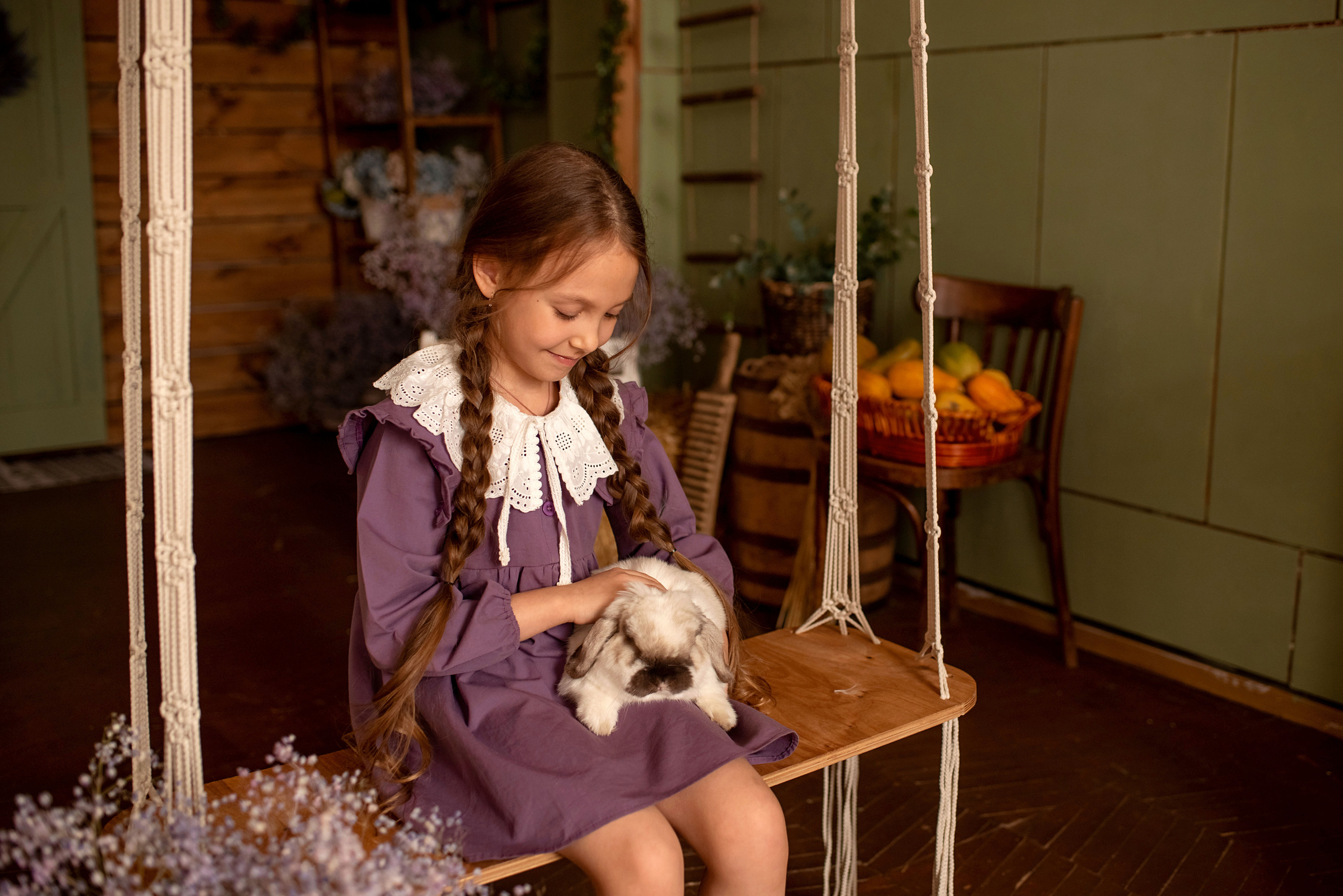 Софья с утятами. Семейный и детский фотограф Оля в Тюмени