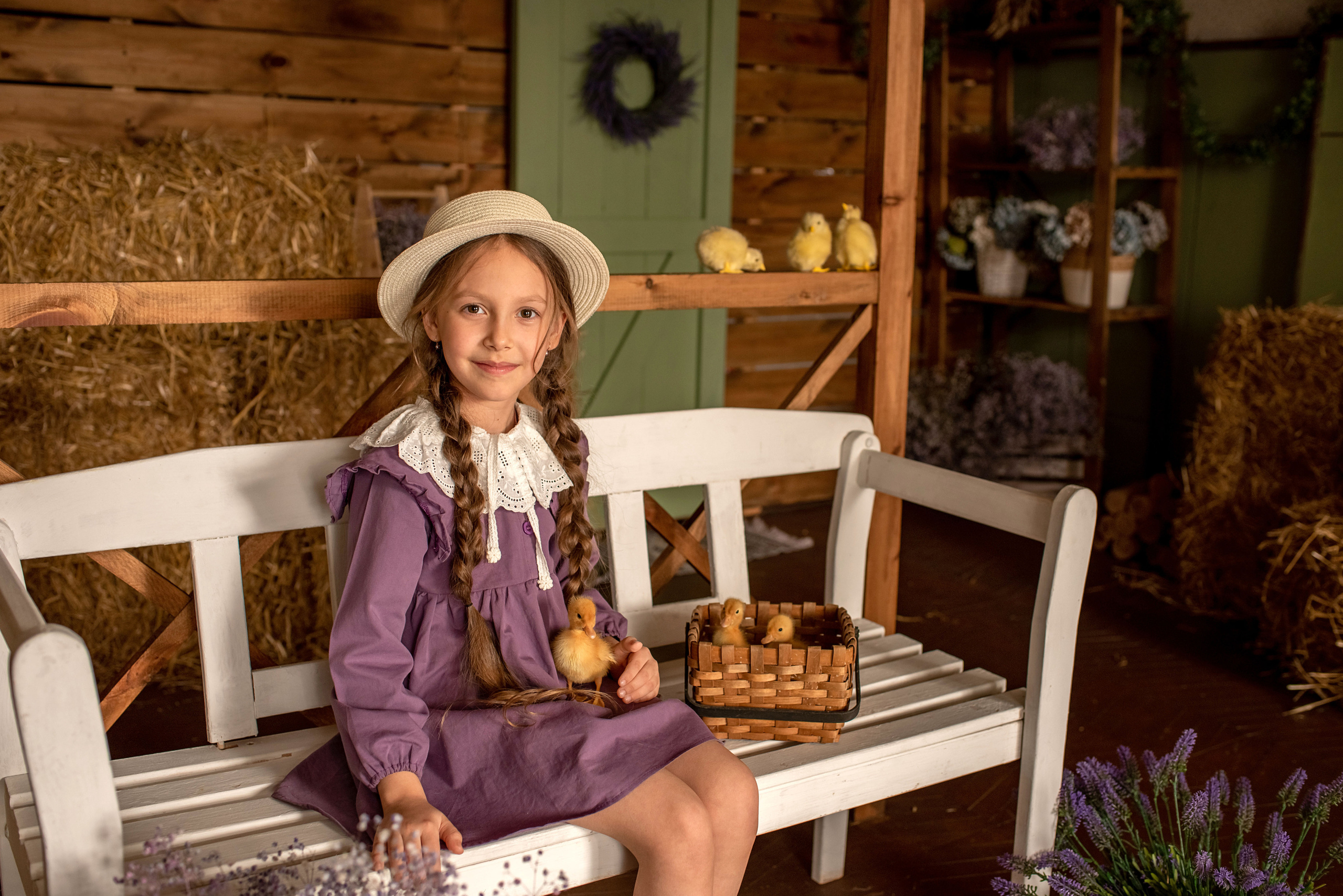 Софья с утятами. Семейный и детский фотограф Оля в Тюмени