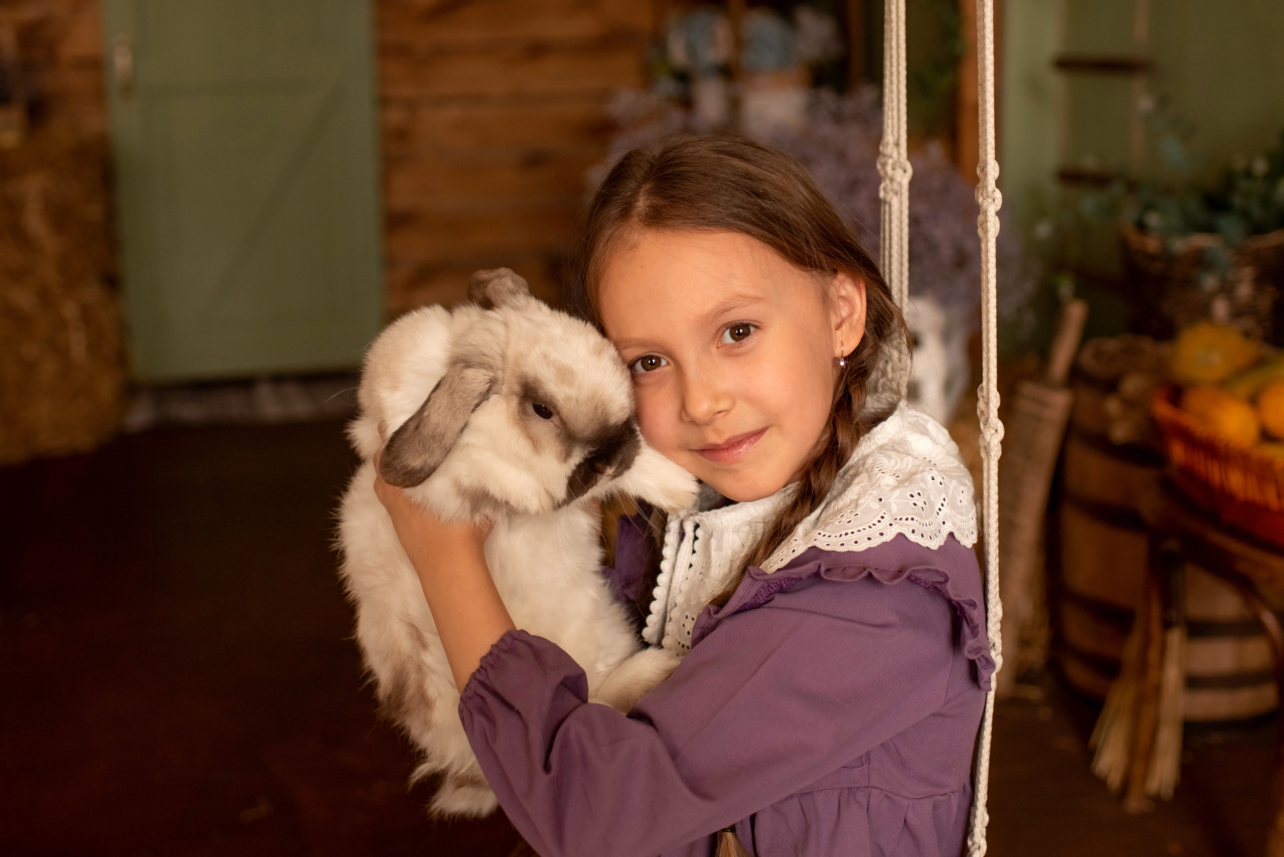 Софья с утятами. Семейный и детский фотограф Оля в Тюмени