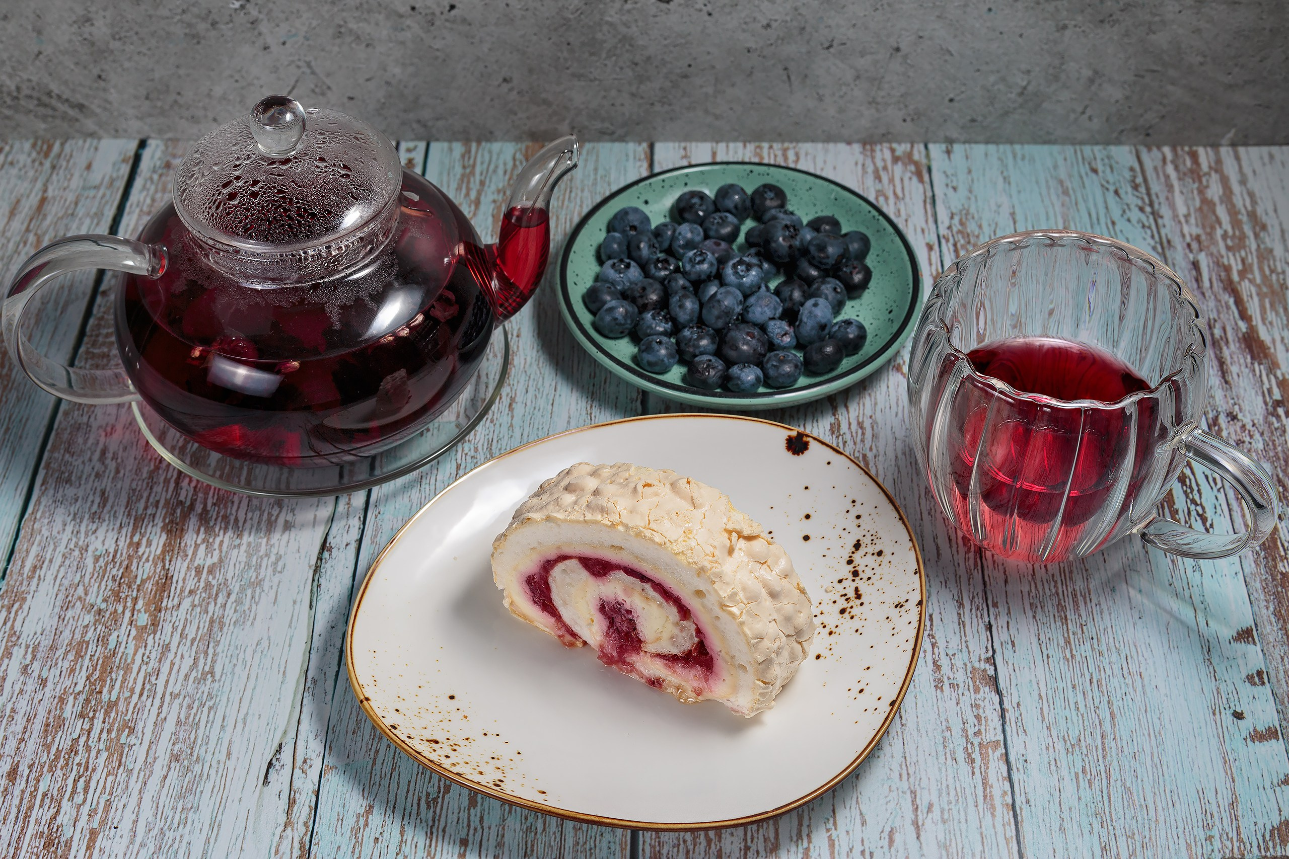 меренговый рулет в кофейне-кондитерской Konfi