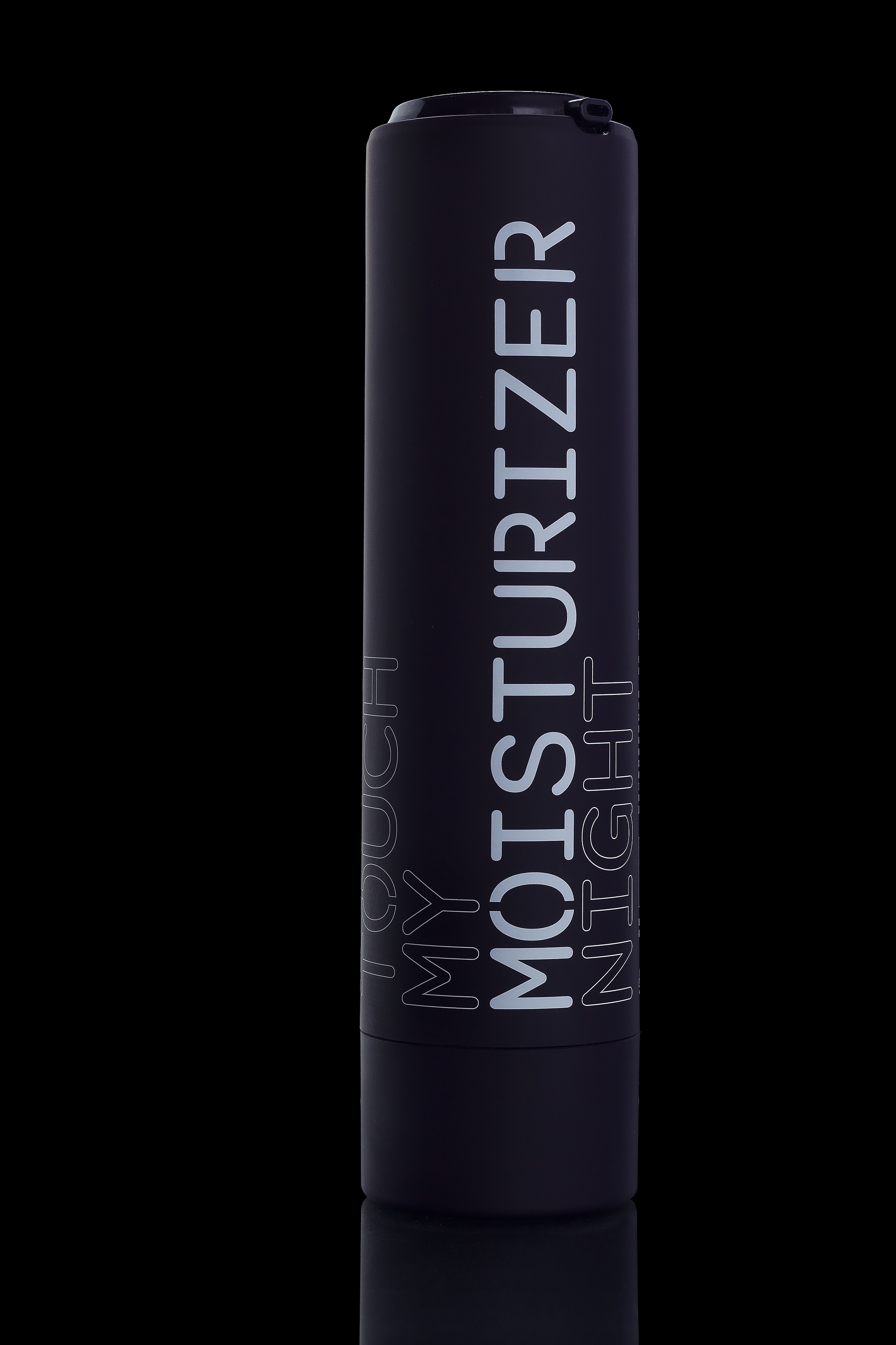 Косметические средства чёрный фон предметное фото маркетплейсы