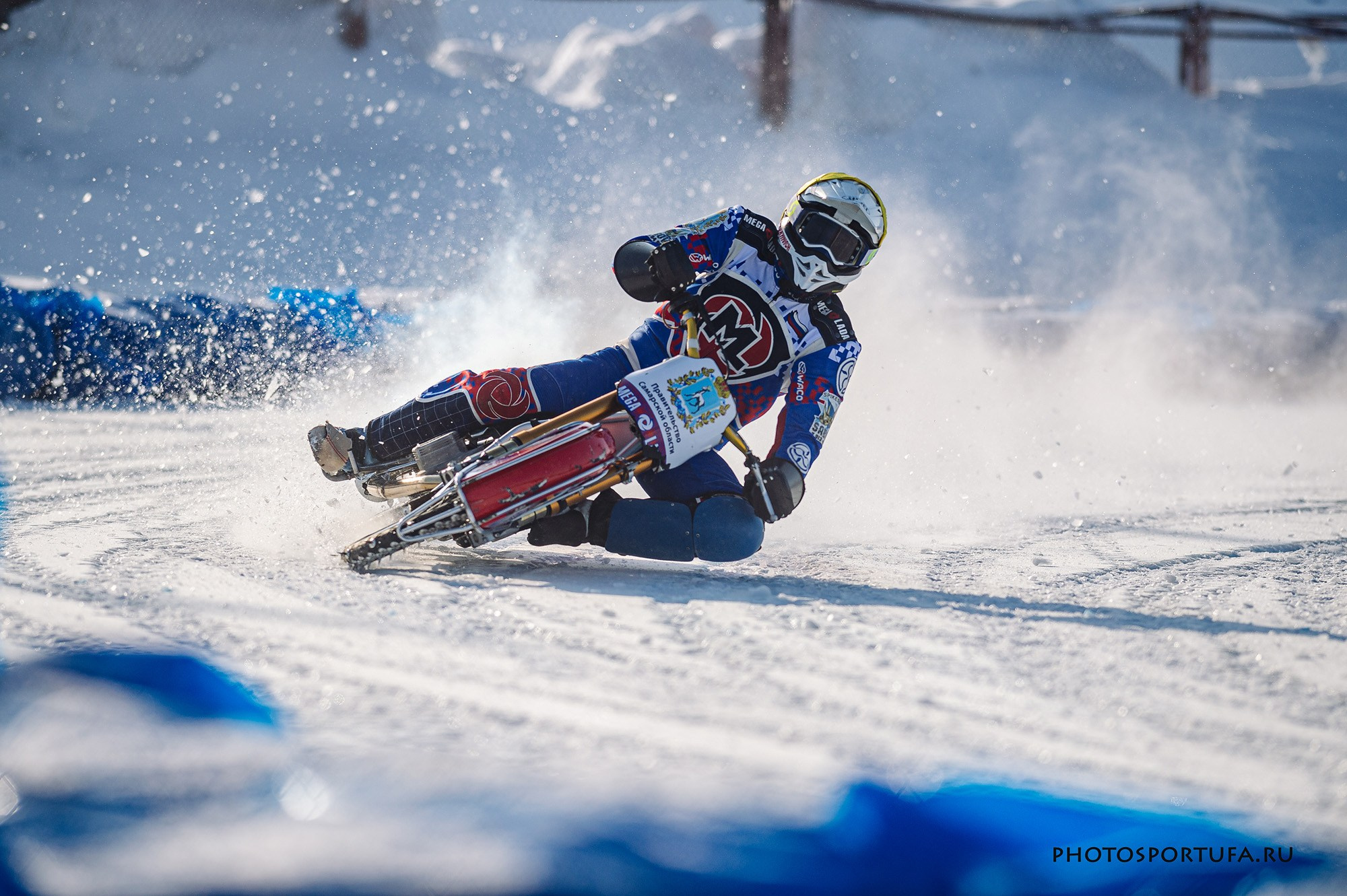 Мотогонку на льду. Спортивный фотограф в Уфе Евгений Буров