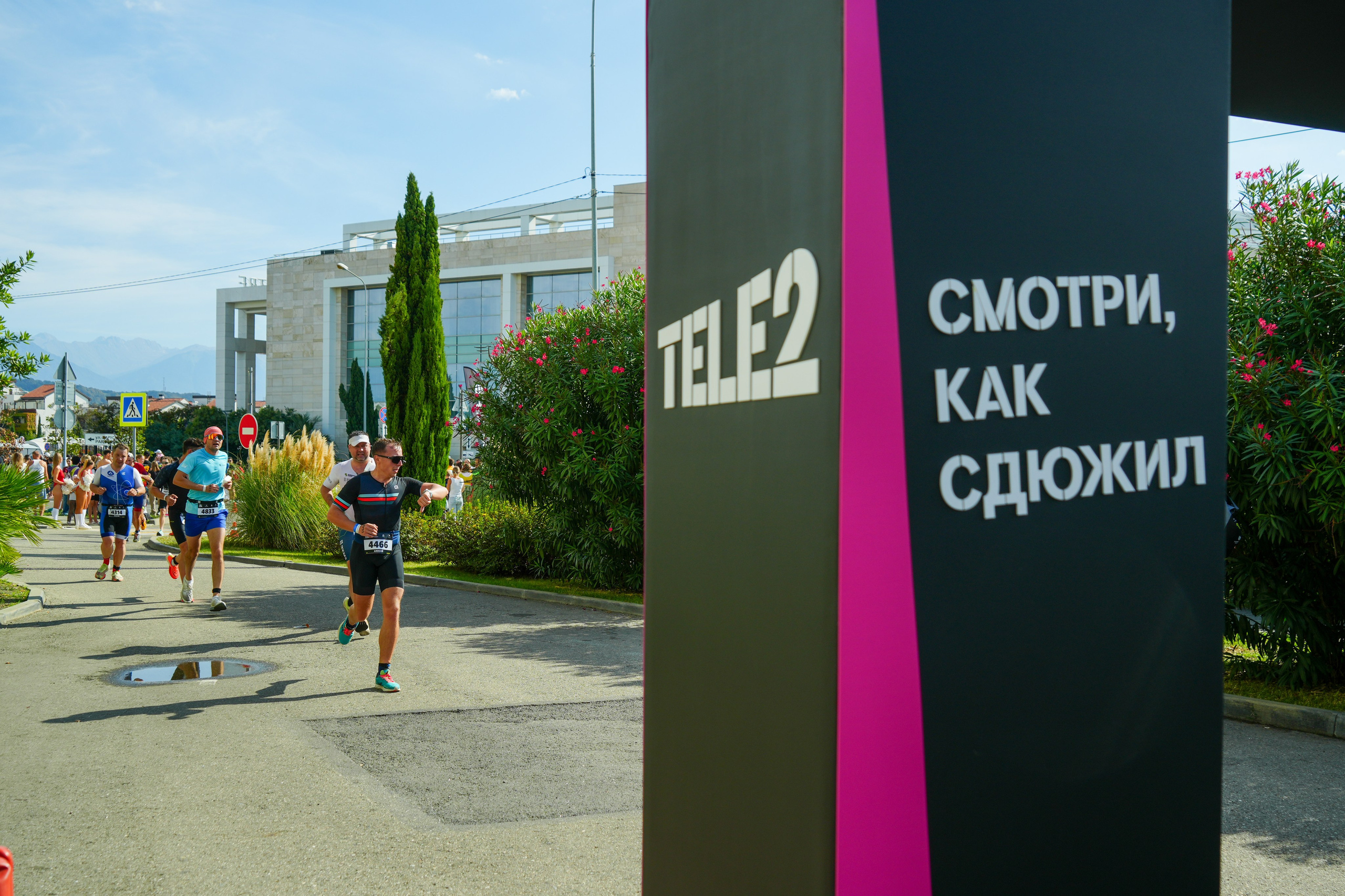 Фотоотчет партнерской интеграции для компании TELE2 на фестивале Ironstar. Репортажный фотограф в Красной Поляне и Сочи Павлюченко Екатерина