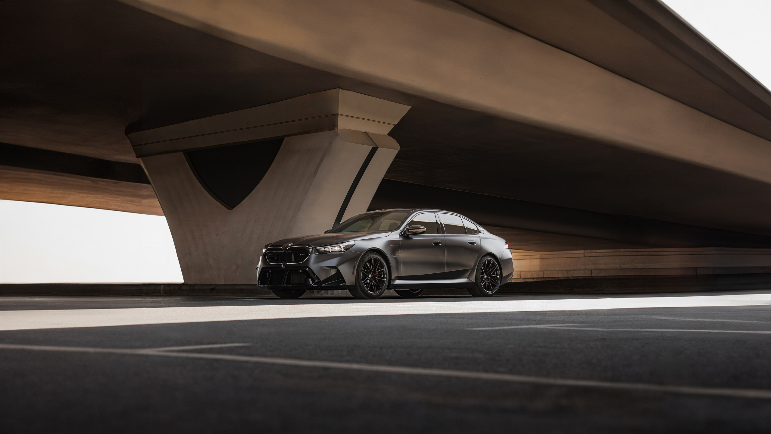 BMW Photoshoot in Dubai — Premium Automotive Photography. Evgen Yatsenko — Photographer in Dubai