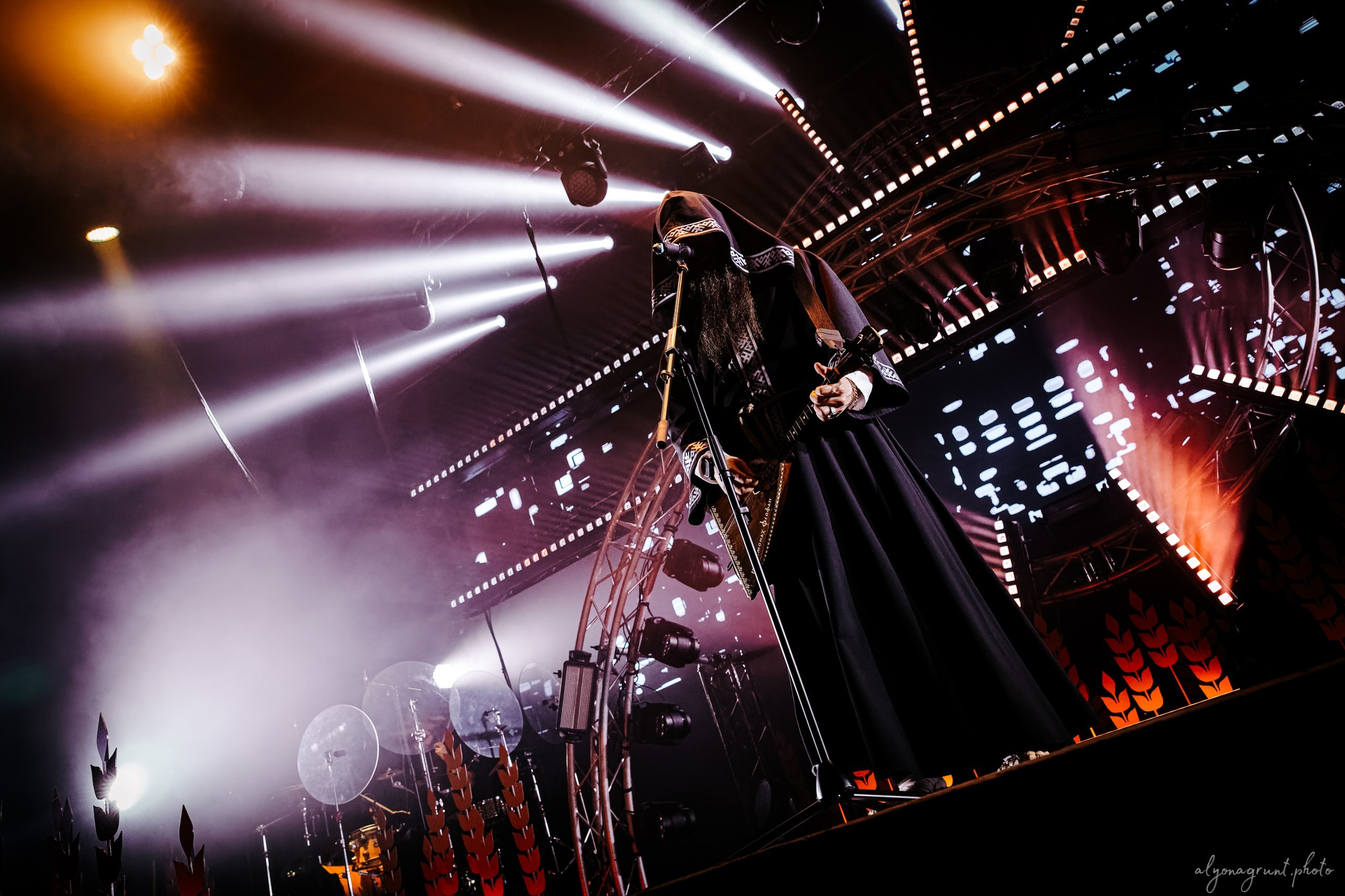 Концерт группы Нейромонах Феофан, фоторепортаж СПб, BASE SPB, 11.04.2025. Алена Адрианова: фотограф в Санкт-Петербурге