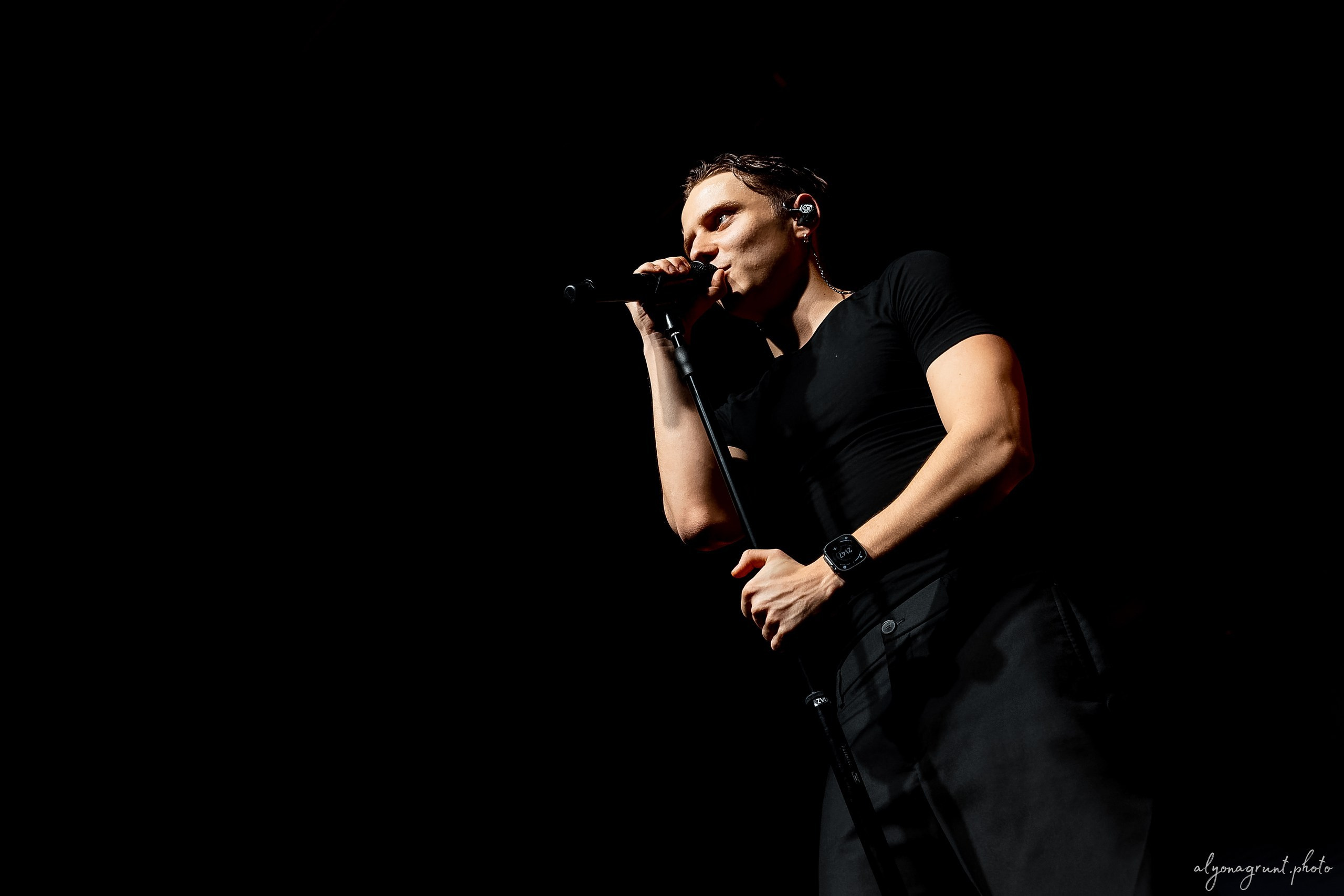 Ваня Дмитриенко, фоторепортаж СПб, A2, 23.10.2025. Алена Адрианова: фотограф в Санкт-Петербурге