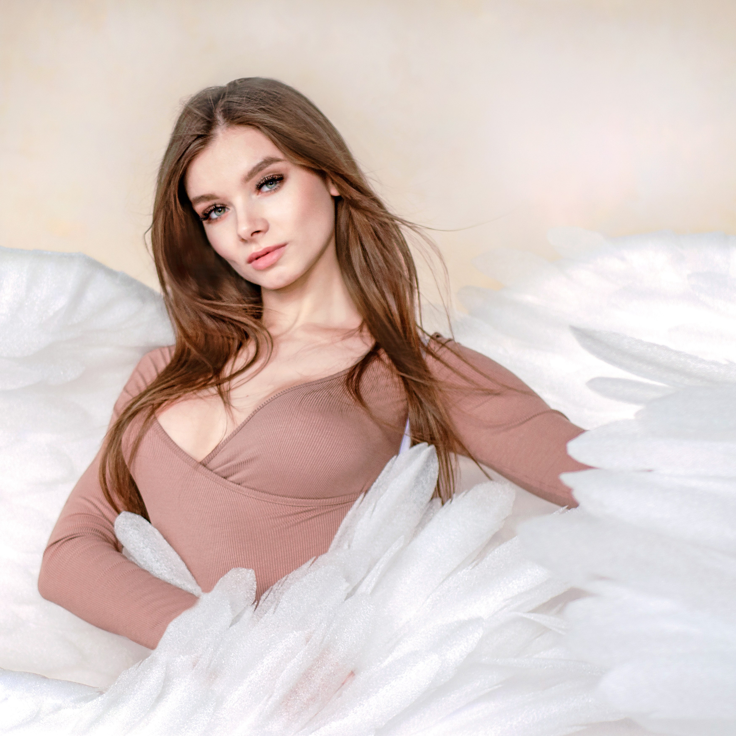 С крыльями, в боди. Фотографы для фотосессий в Новосибирске