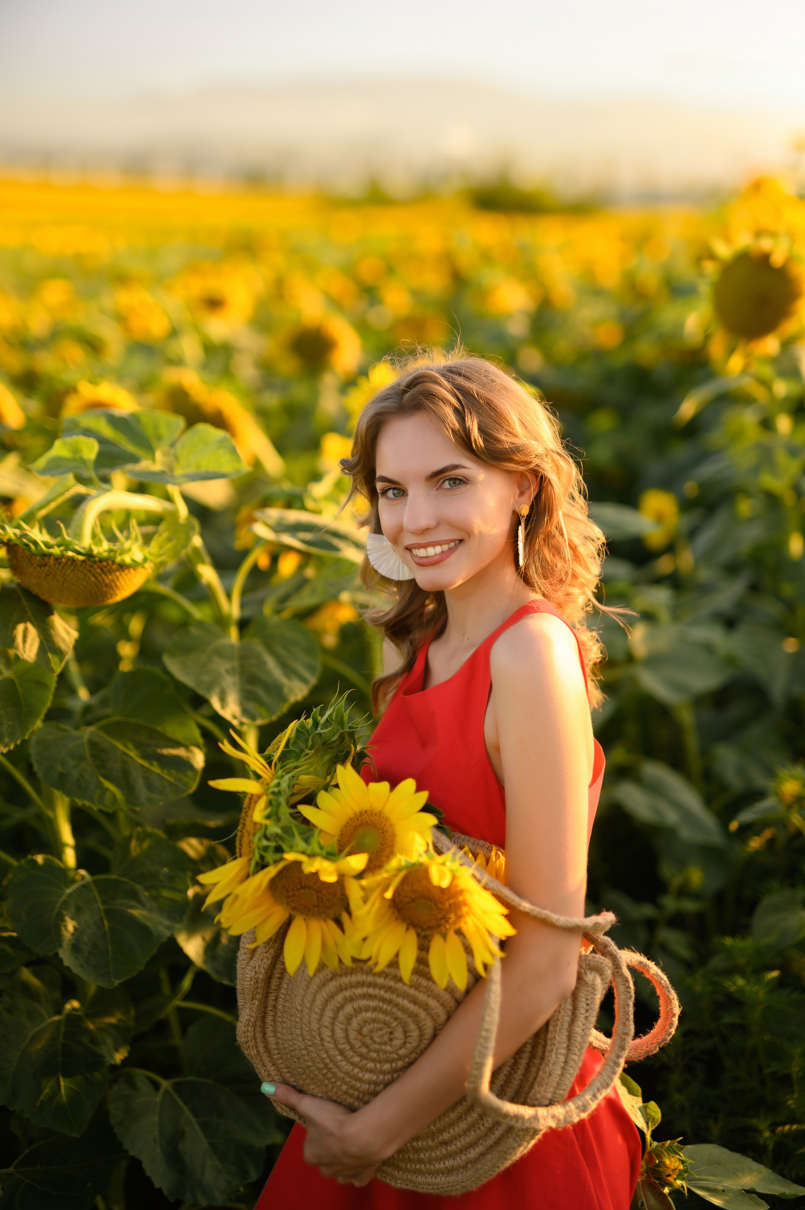 Анна | съемка в подсолнухах. Фотограф в Краснодаре Скубицкая Альбина