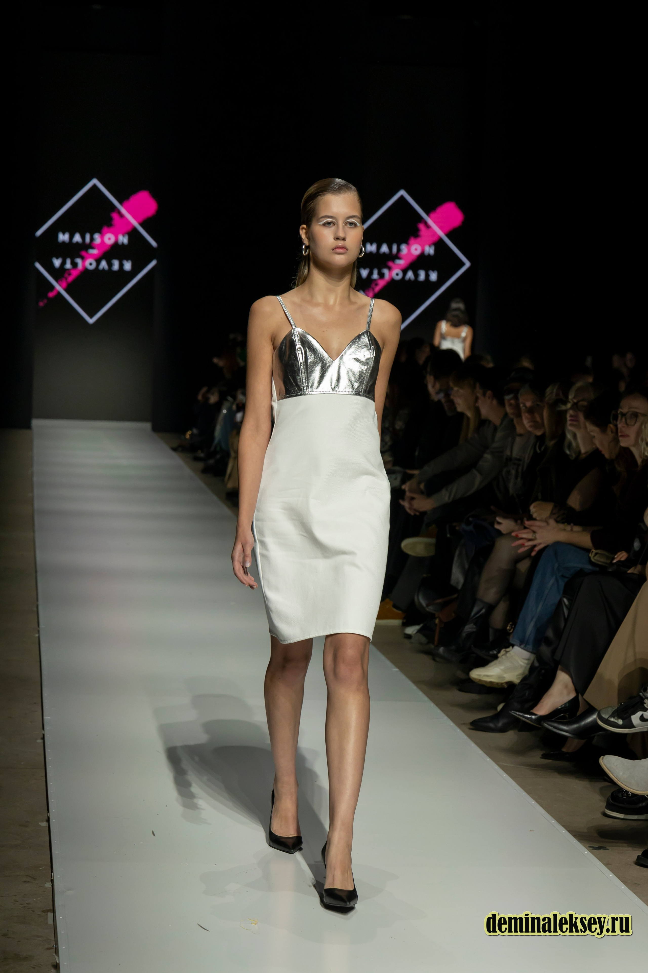 Московская неделя моды 2024 4 октября дизайнер MAISON REVOLTA Бразилия. Репортажный, семейный и студийный фотограф в Москве Демин Алексей