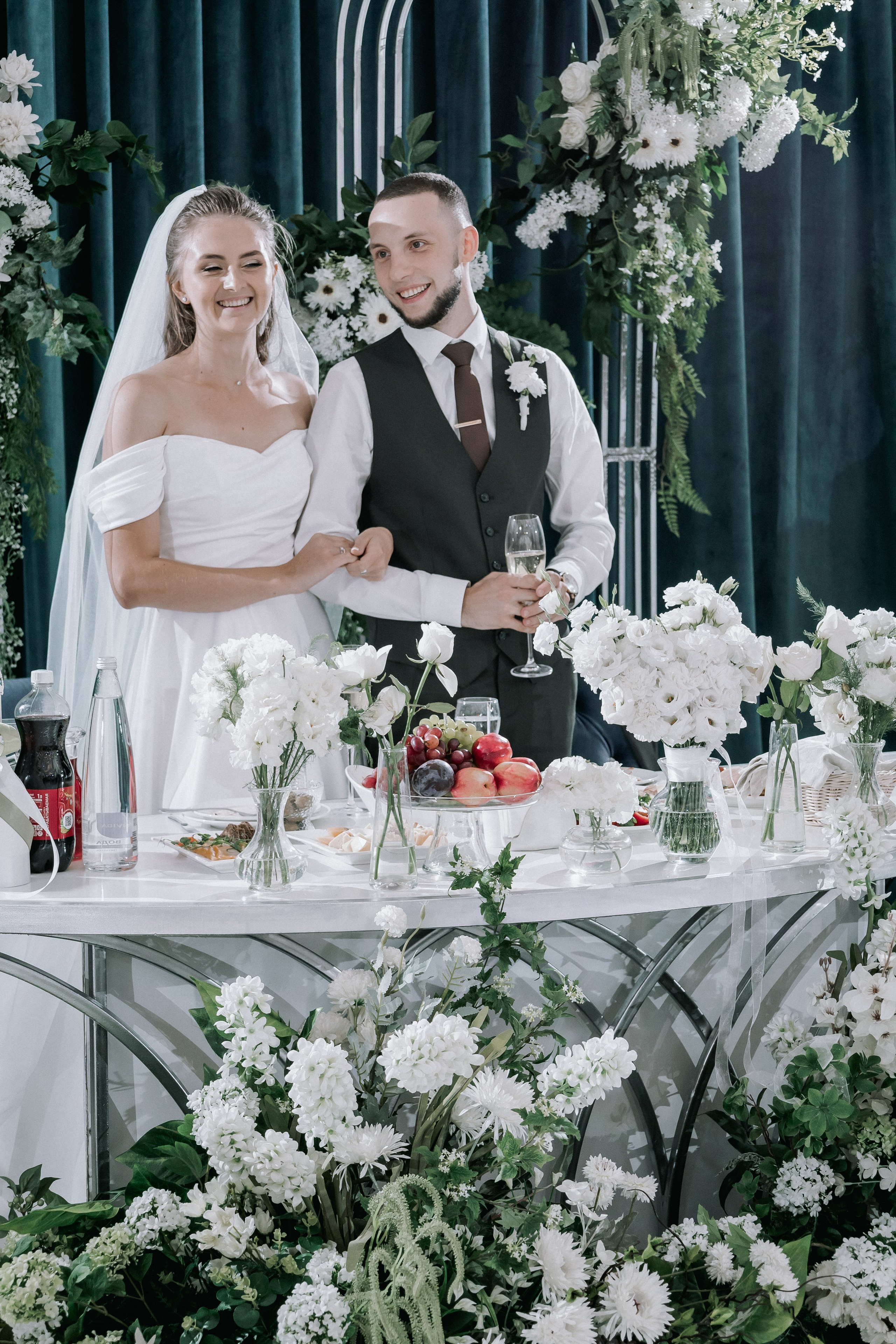 Свадебная прогулка. Эвелина и Дмитрий. Свадебная фотография. Арина Рубах