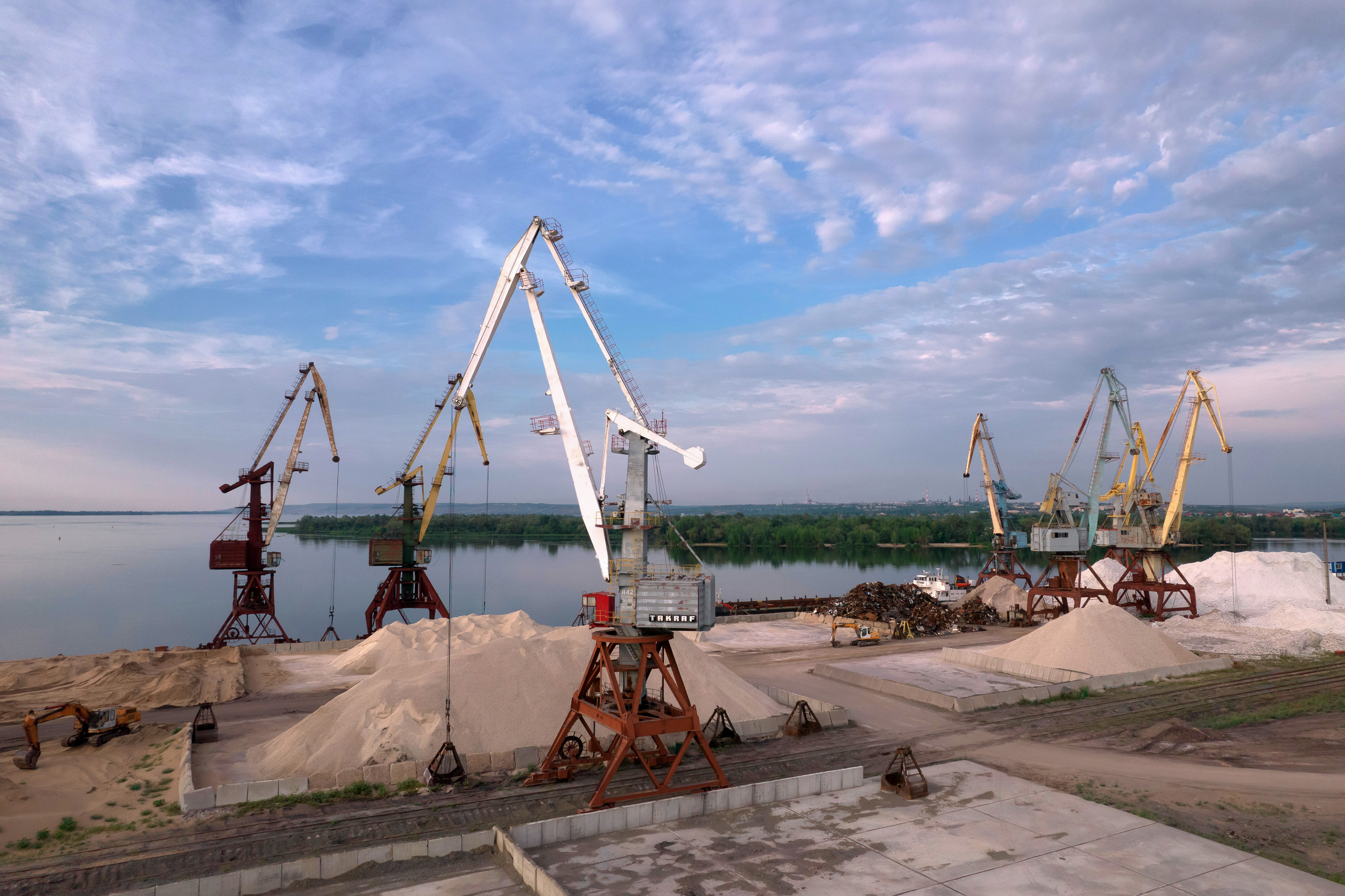 Природа, городские пейзажи. Свадебный, семейный и школьный фотограф в Сызрани Максим Баталов