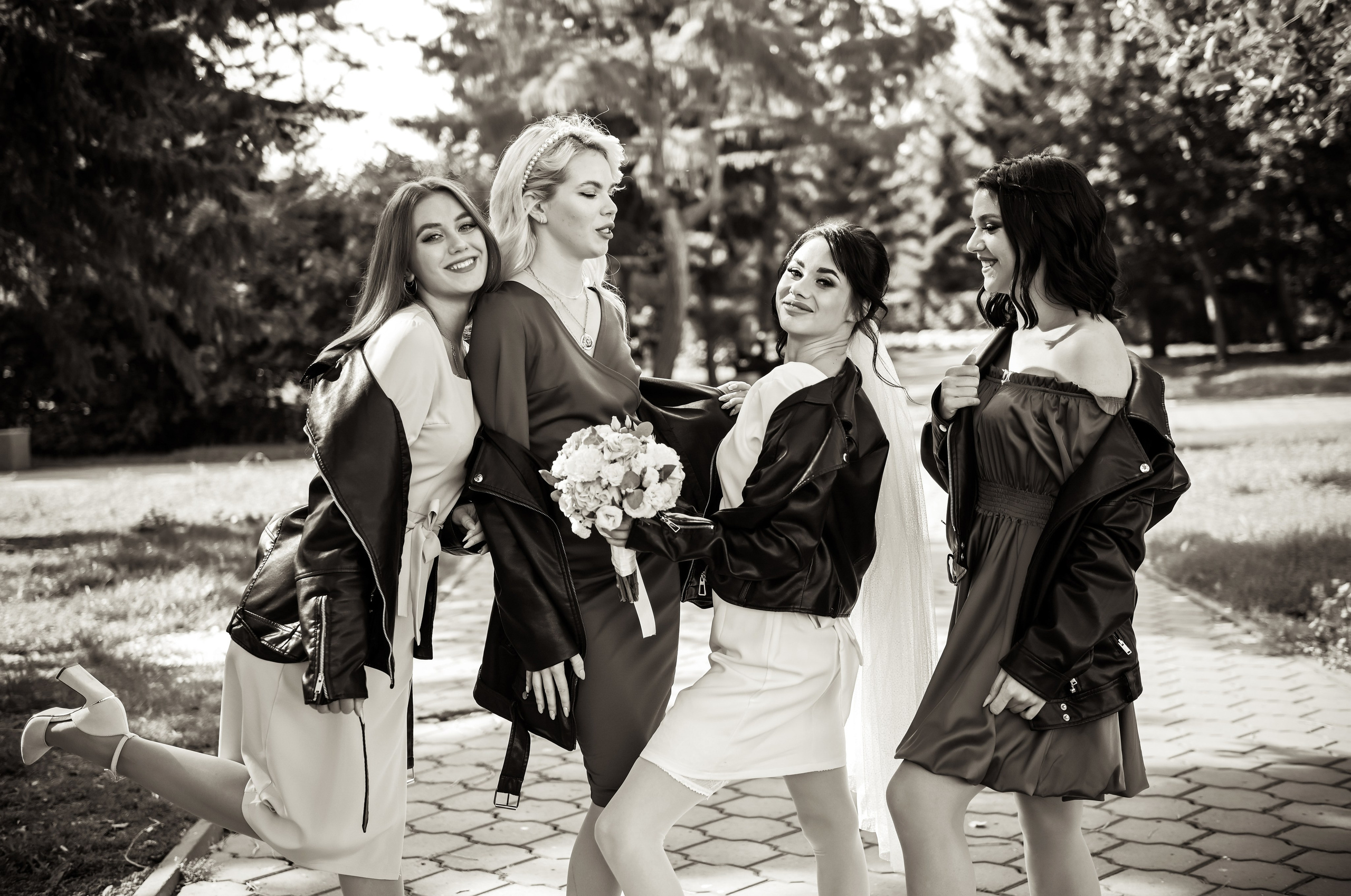 Небольшая часть фото со свадебной съемки Алексея и Даши. Свадебный, семейный, детский, контент фотограф в Омске Максим Ильин