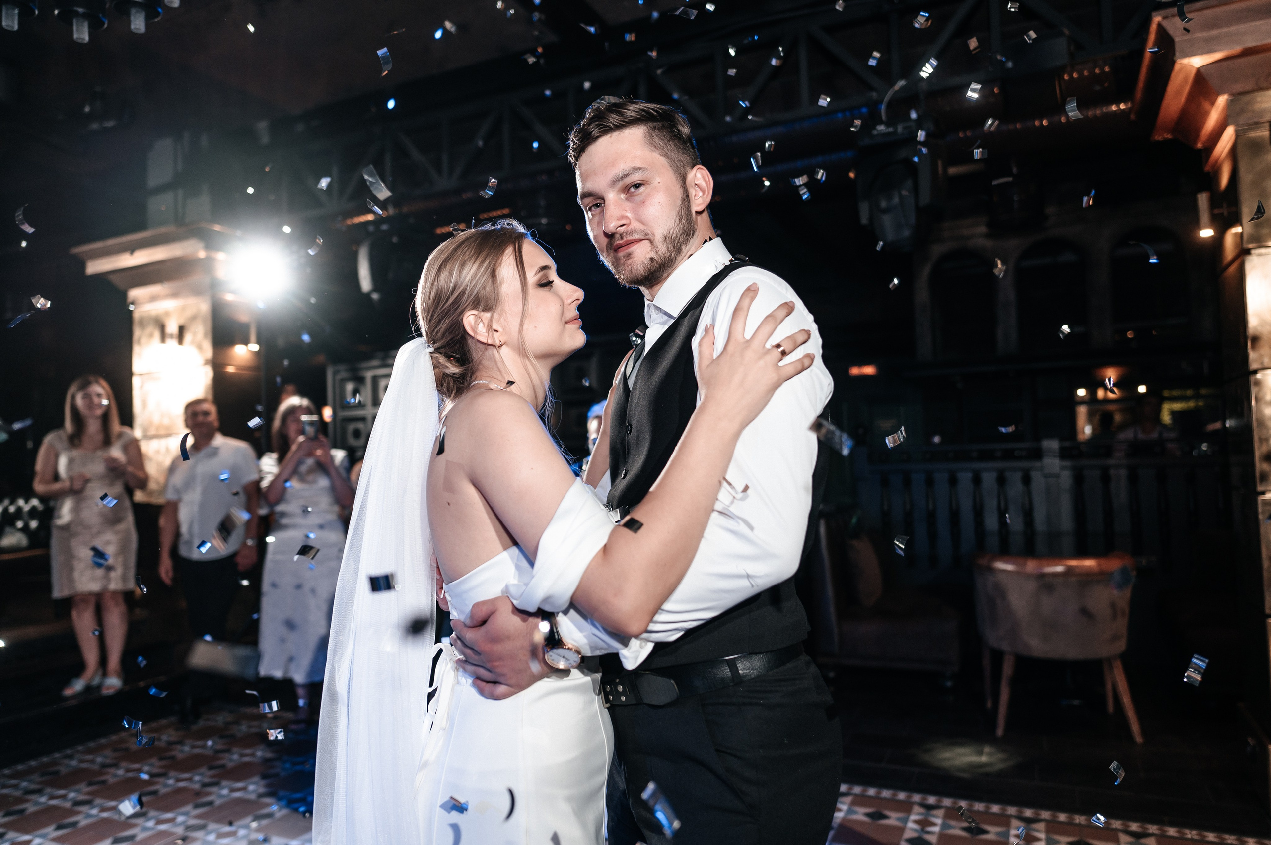 Даниил и Валерия. Черная утка. Полный день. Фотограф Екатерина Бочарникова