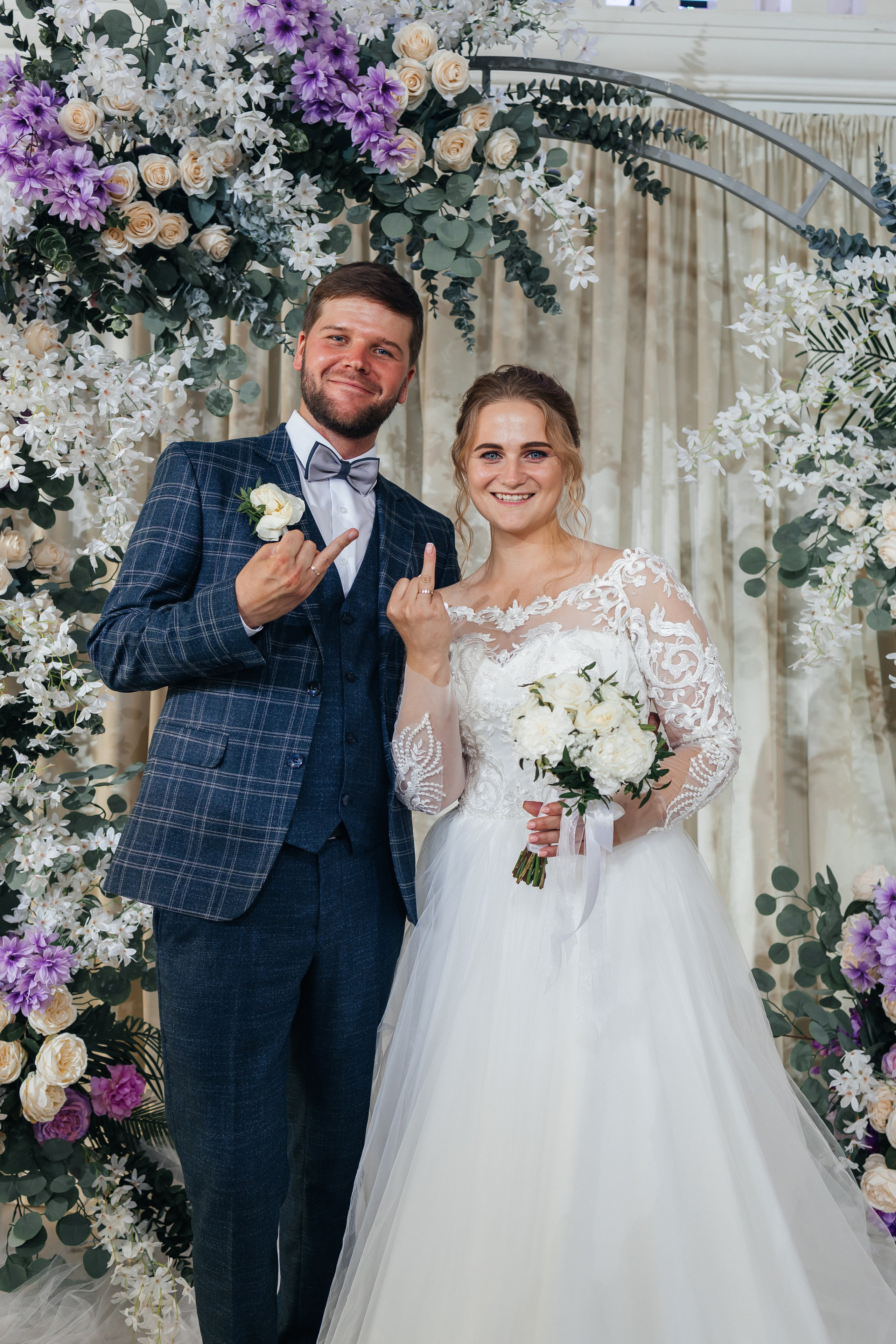 Трогательная выездная церемония в уютном ресторане. Олег Сверчков | Свадебный фотограф Вологда