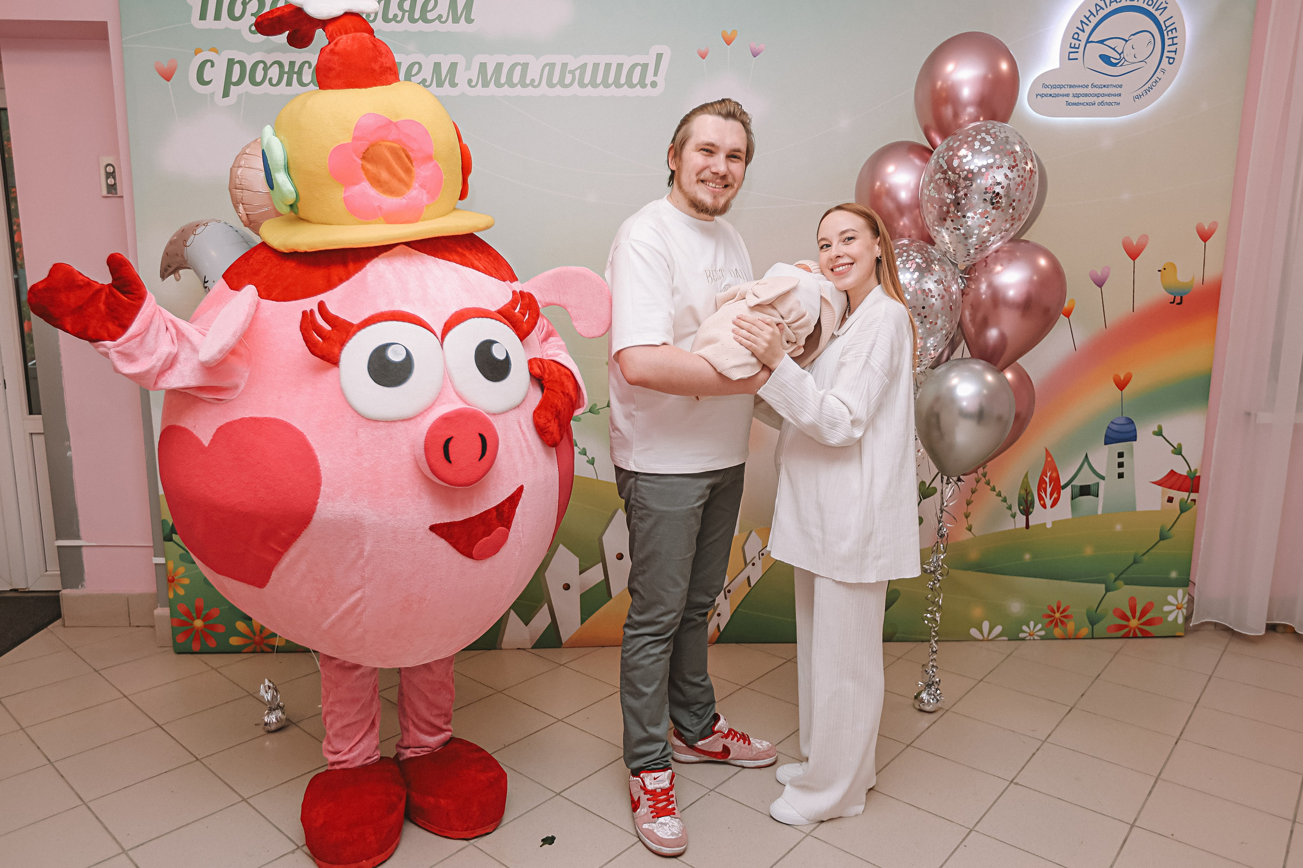 Выписка палата+внизу ПЦЭ. Семейный фотограф Тюмень, фотограф на роды Салмина Мария