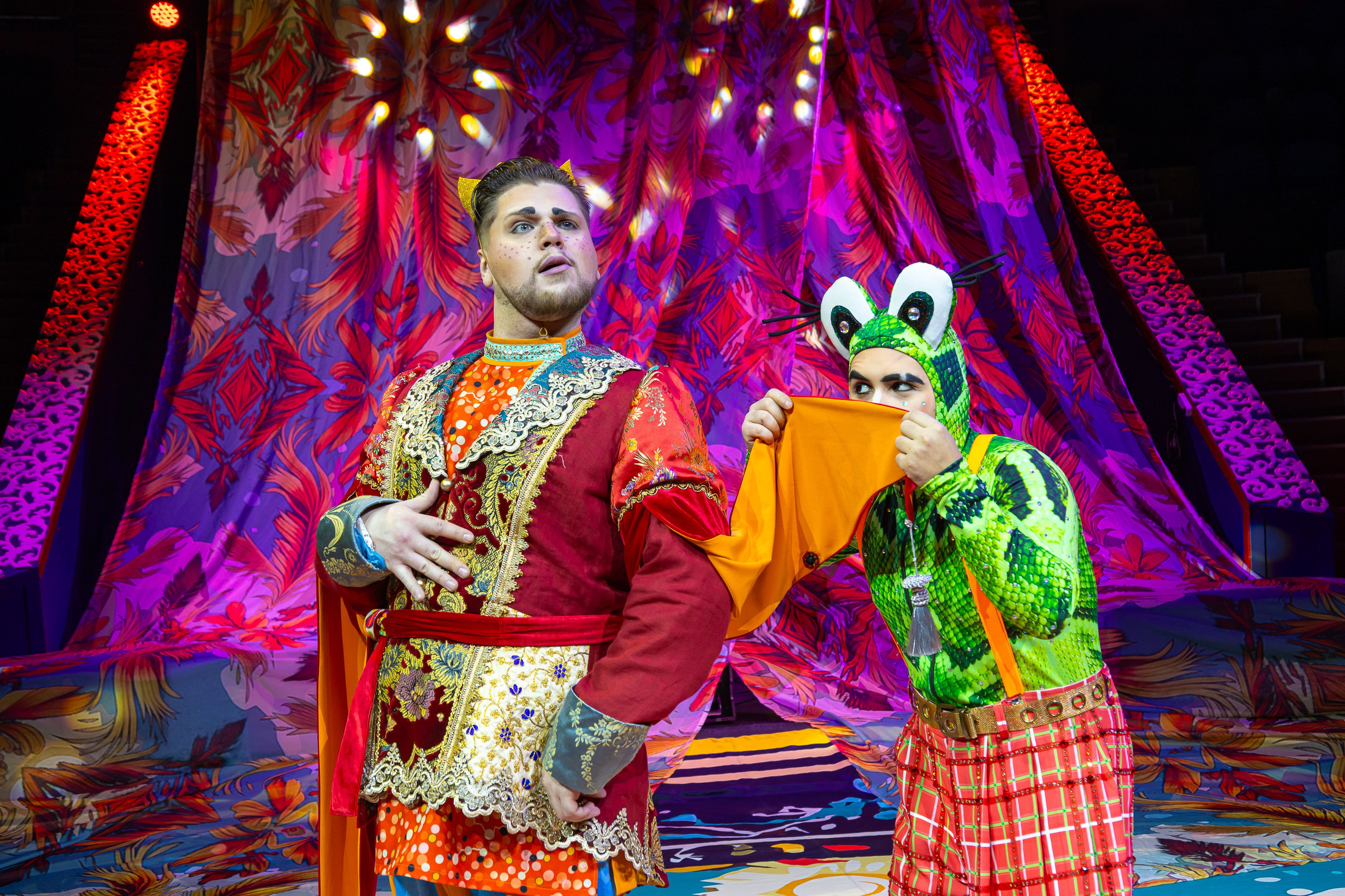 Цирк Жар Птица. Афиша. Семейный и Свадебный фотограф в Сочи