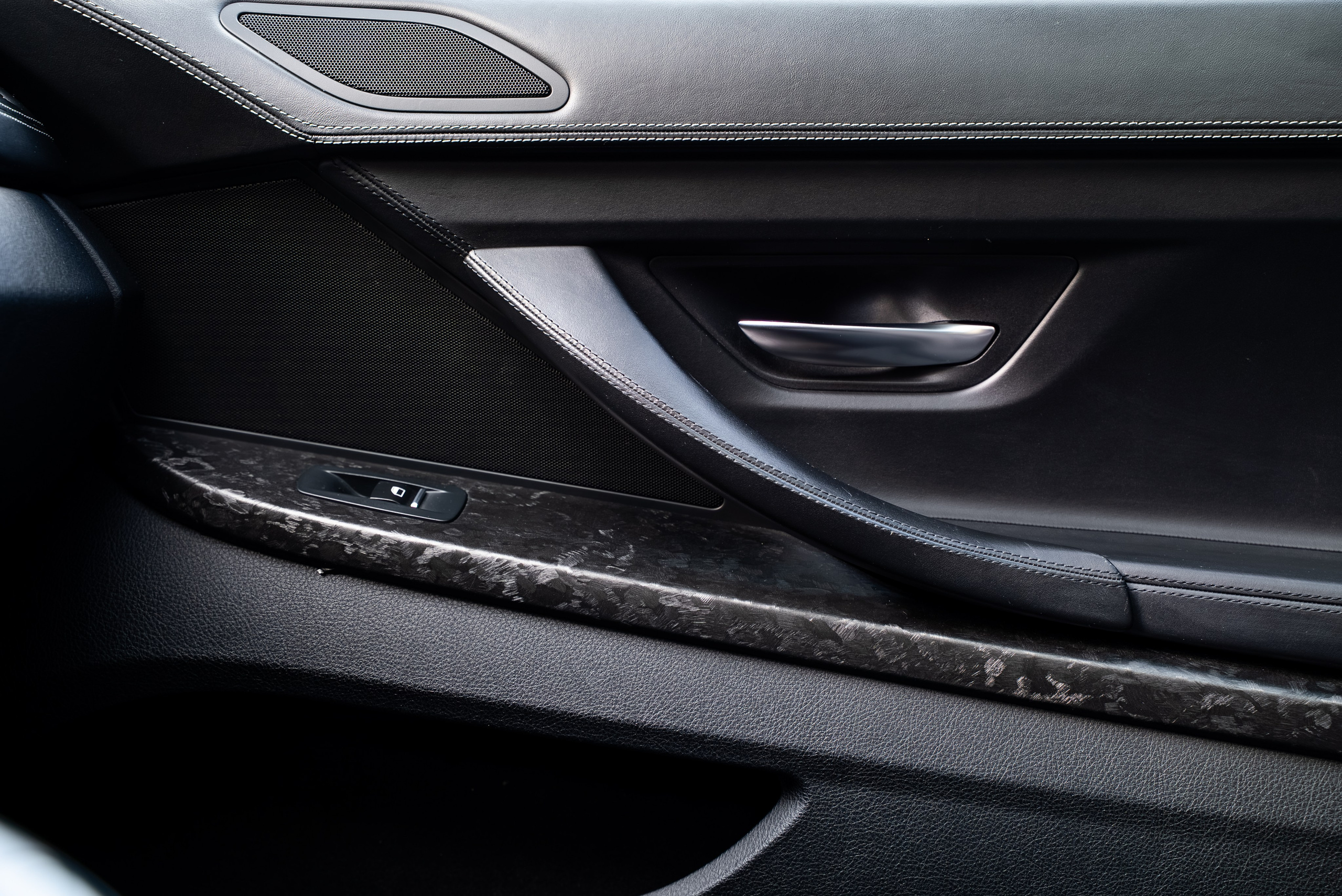 Авто на продажу BMW 6M series coupe. KUSTOV PRODUCTION — профессиональная фотосъёмка в Москве