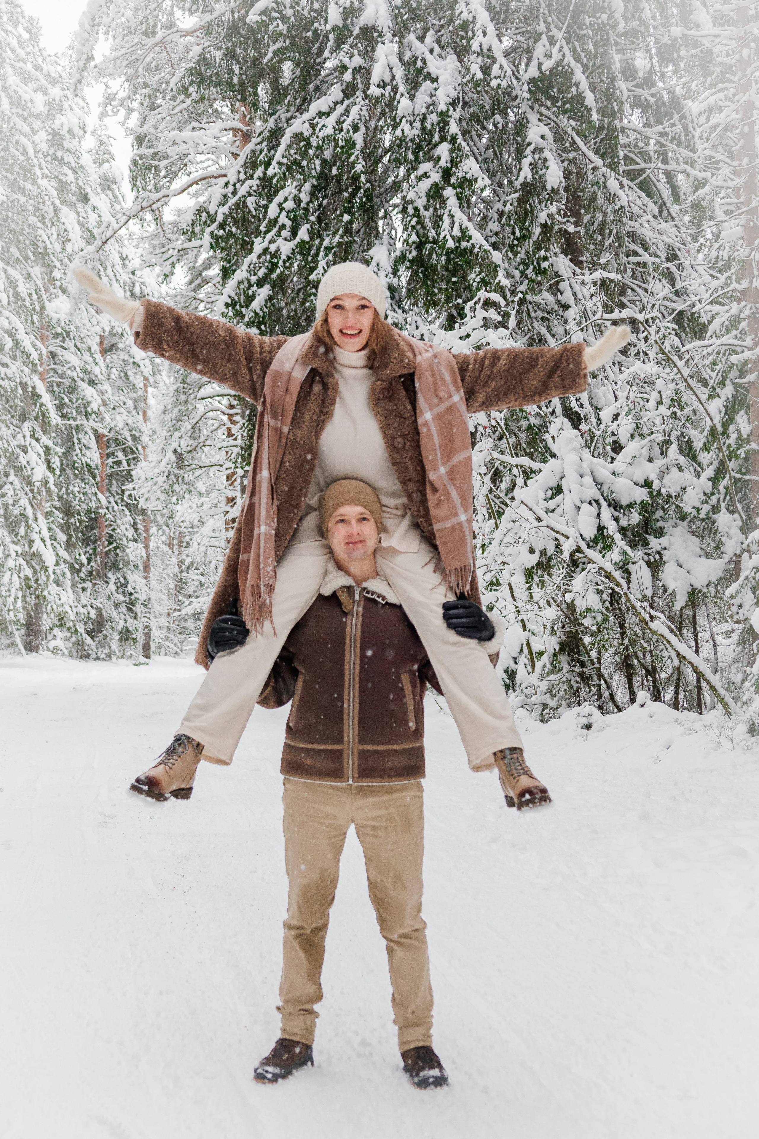 Александра и Александр. Зимняя фотоистория любви в парке. Портретный фотограф Панферова Регина г. Санкт-Петербург, г. Казань