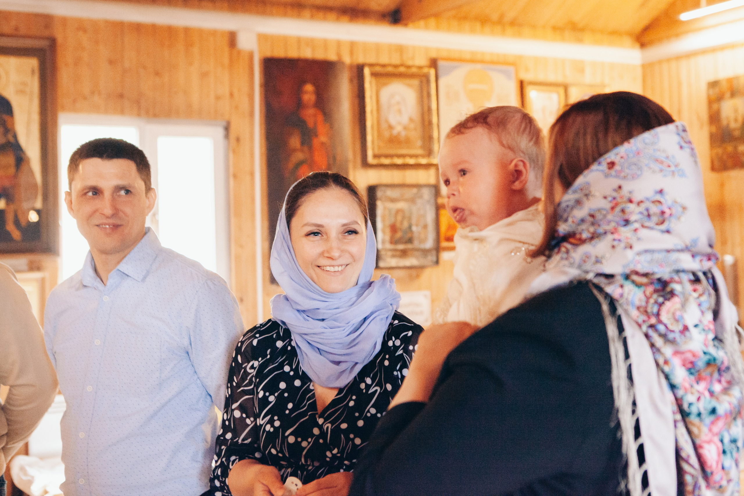 Крещение ребенка в церкви в москве. Фотограф Ольга Ефремова