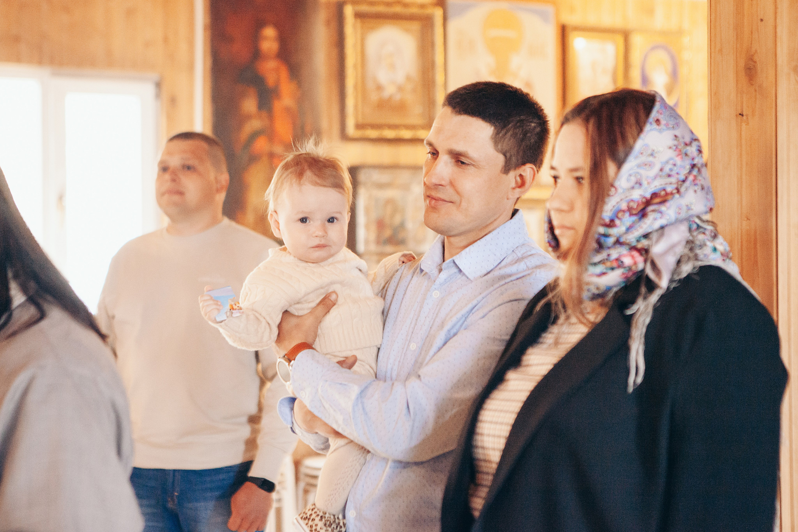 Крещение ребенка в церкви в москве. Фотограф Ольга Ефремова