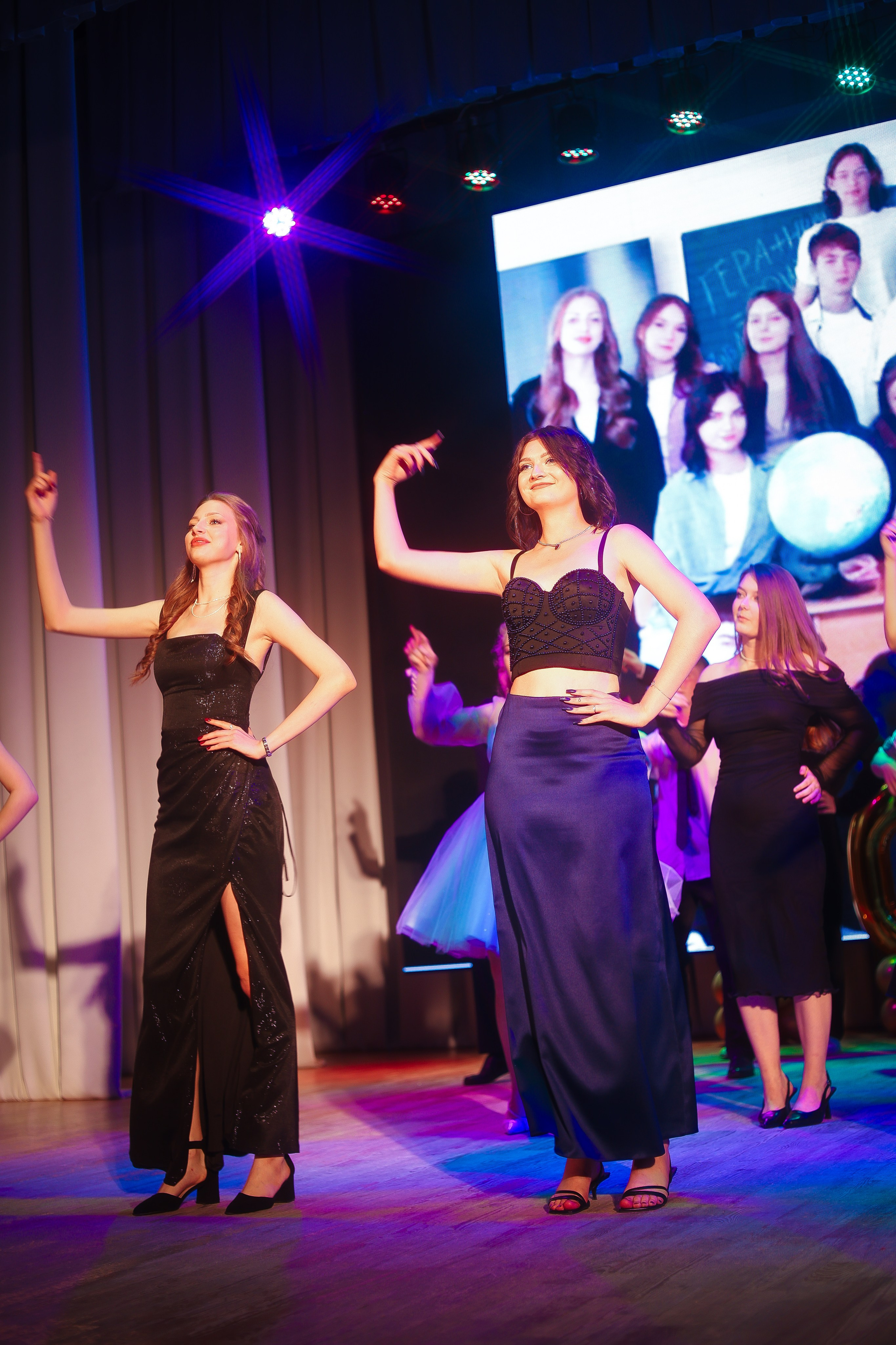 9-11 классы СЪЁМКИ ВЫПУСКНЫХ И ПОСЛЕДНИХ ЗВОНКОВ. Выпускные альбомы для школ и Детских садов в Барнауле /Выпускные/Свадебные/Детские/Семейные и др. виды съёмок /Фотограф Вера Валейко