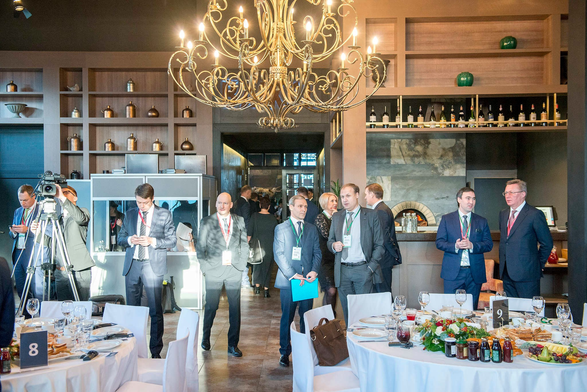 Деловой завтрак в ресторане Байкал на международном инвестиционном форуме в Сочи в 2019 году. Съемка для РБК