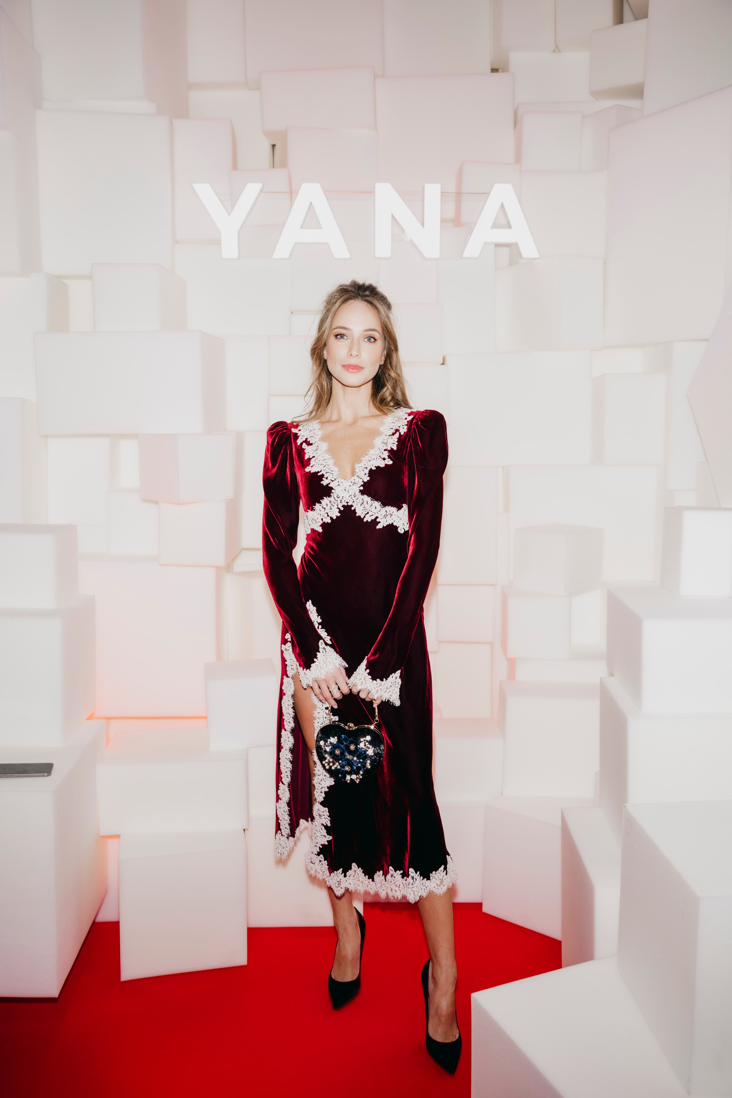 «Снежный Коктейль» от дома моды «YANA» Яны Раскаваловой. «Птичка на проводе»: информационный портал в Москве