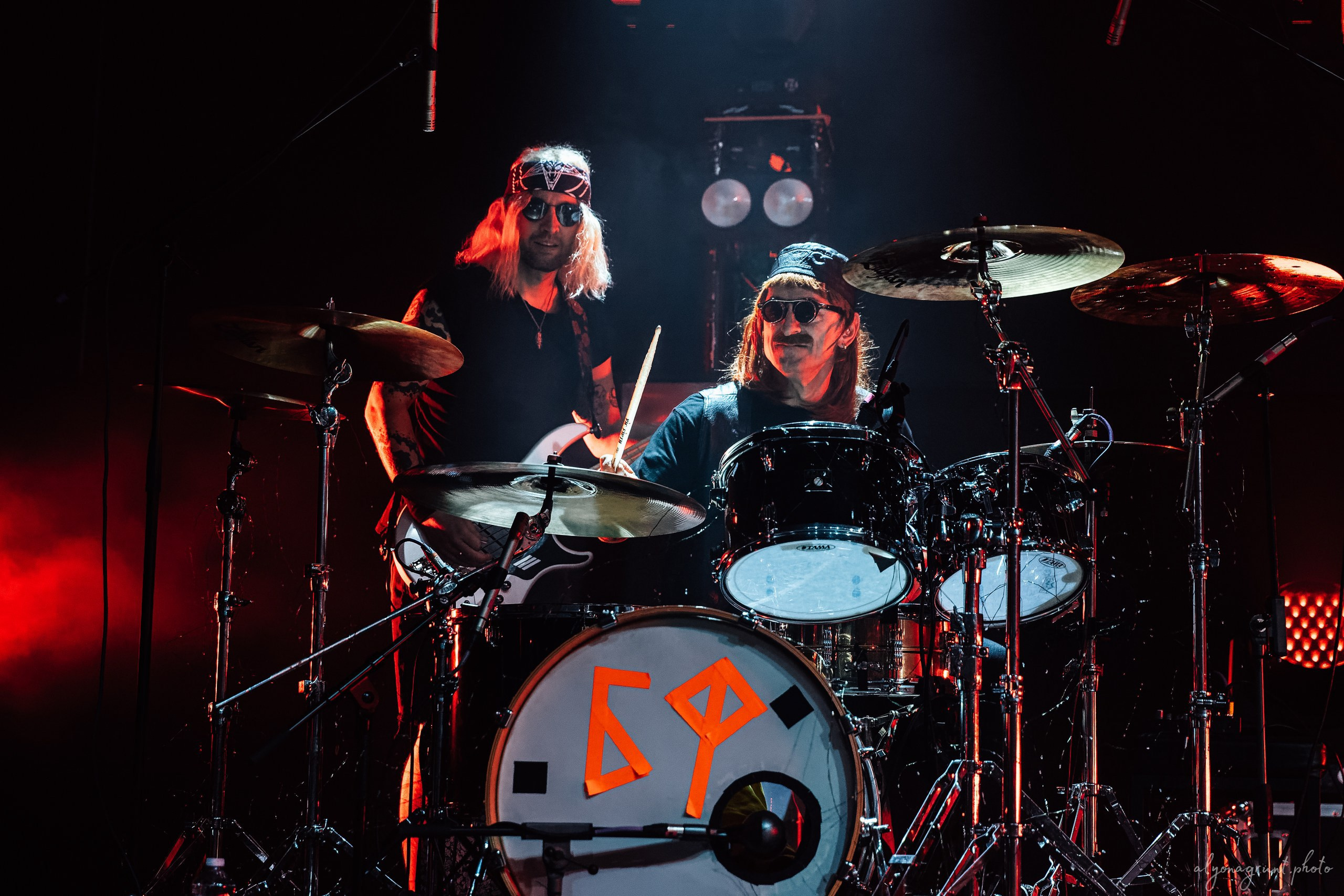 Багровый Фантомас, фоторепортаж, СПб, BASE, 14.12.2025. Алена Адрианова: фотограф в Санкт-Петербурге