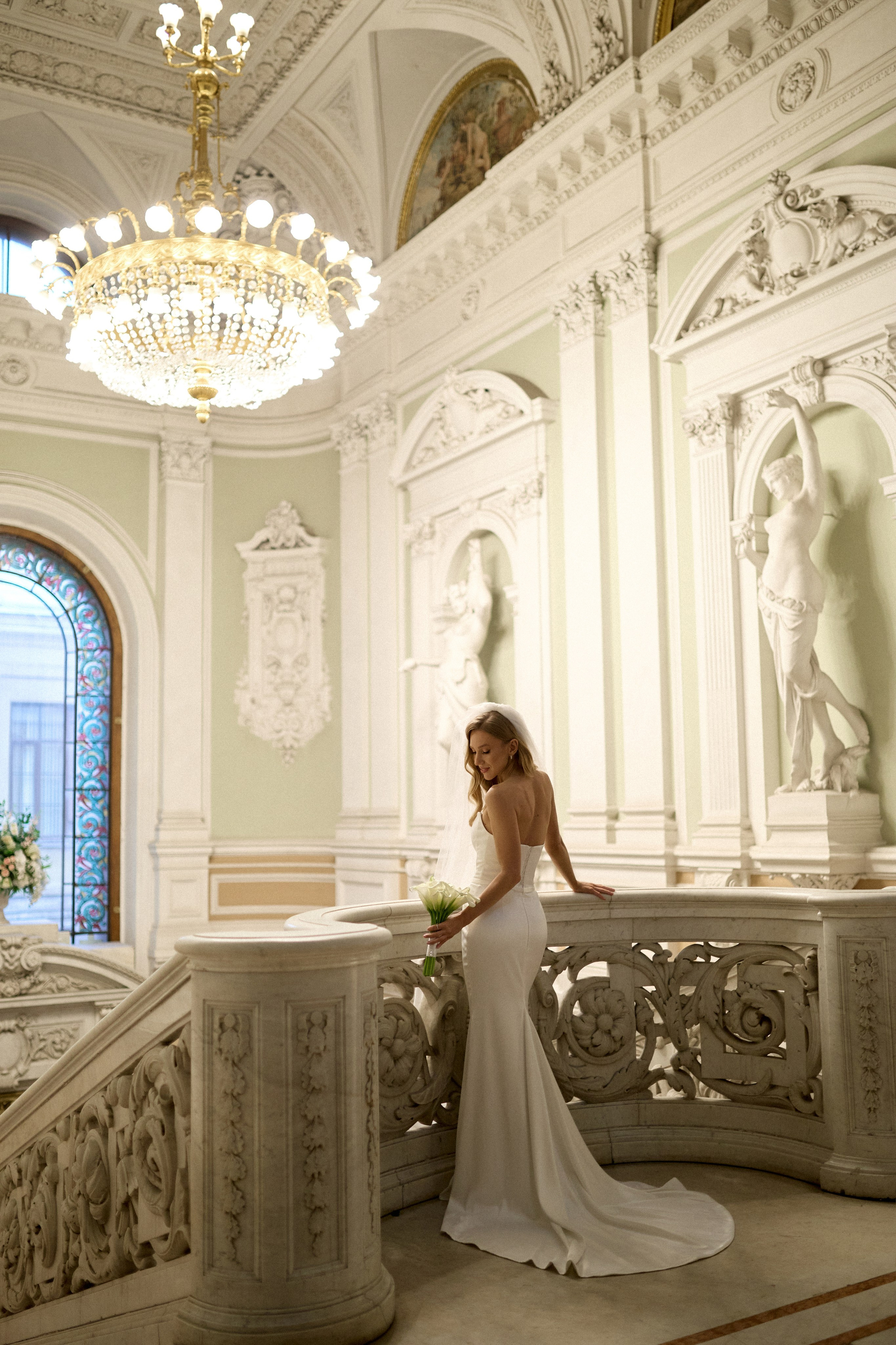 Свадебная фотосессия в Дворце Бракосочетания № 1. Сестры Карабаза. Фотографы и ретушеры в Москве и Санкт-Петербурге