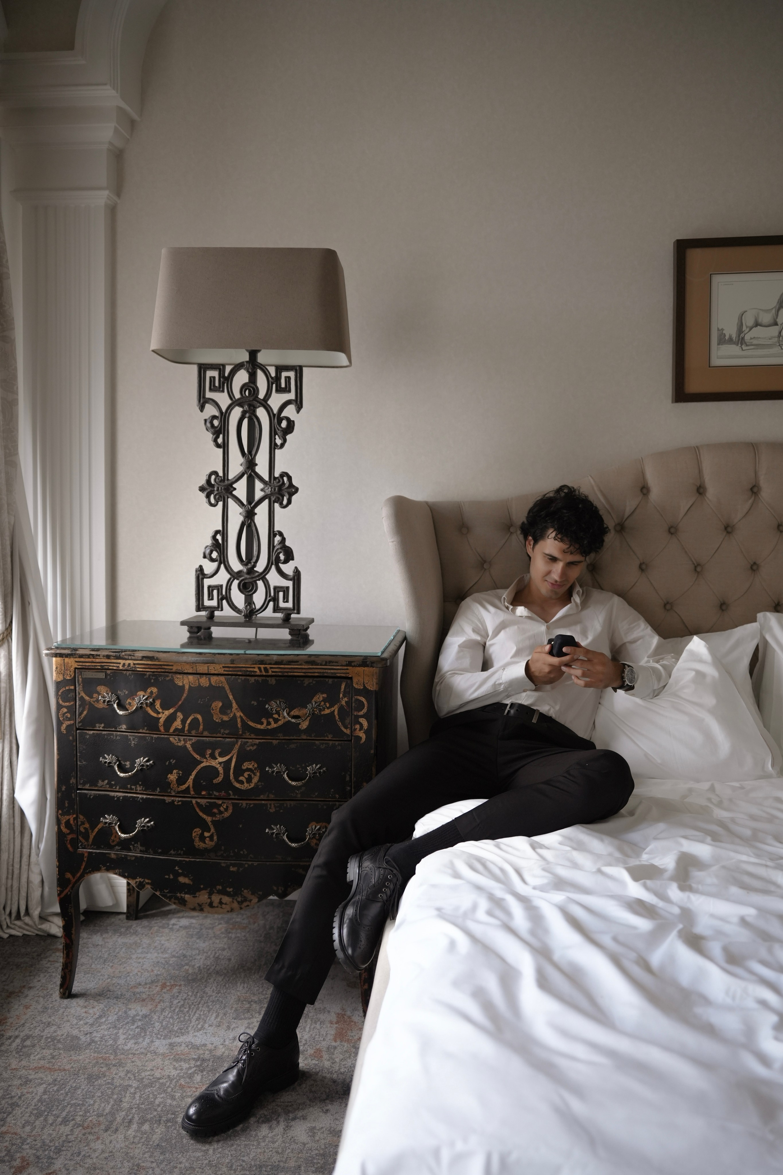 Свадебная фотосессия утра невесты и жениха в отеле Амбассадори