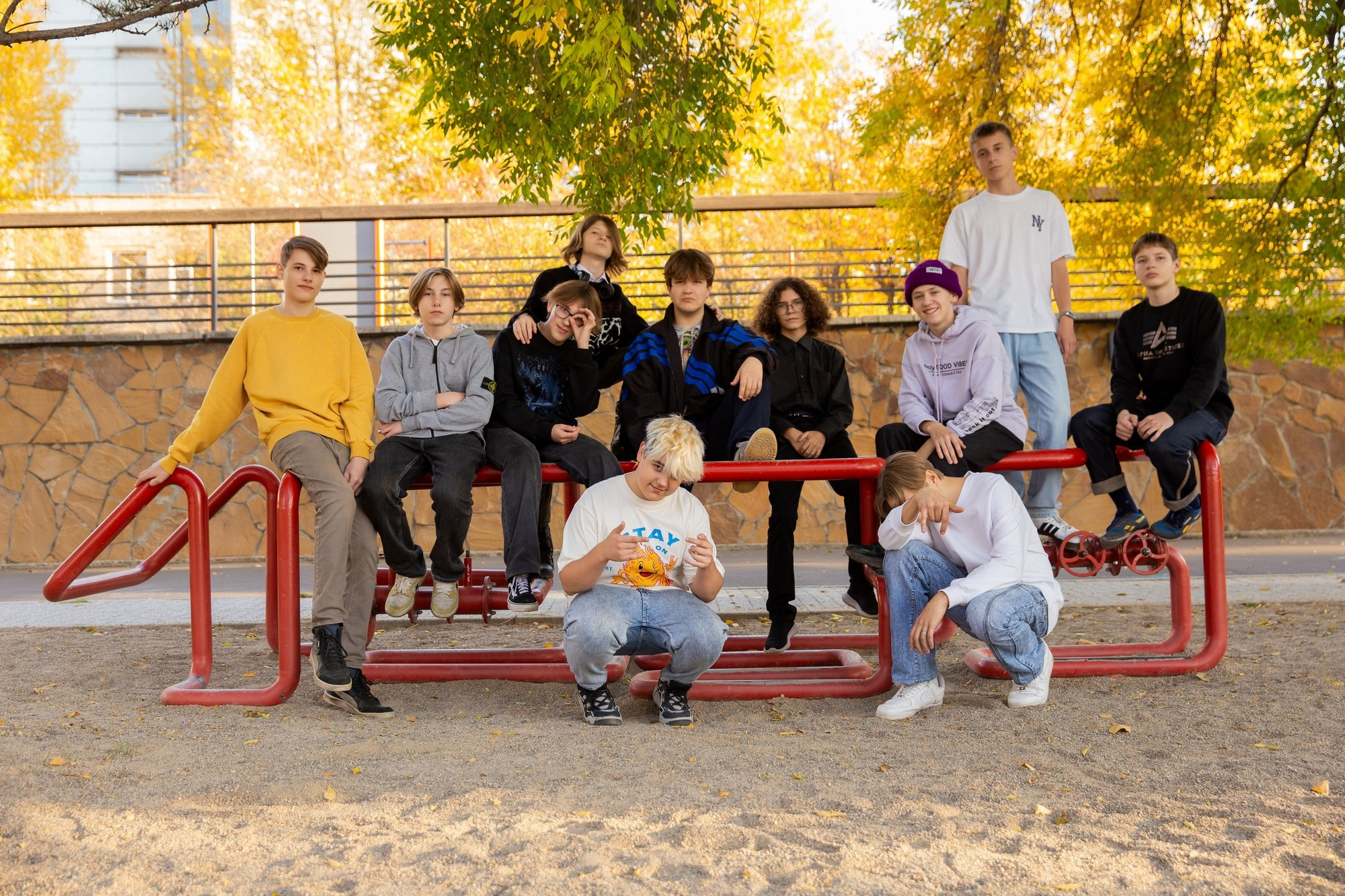 Осенняя фотосессия на Ярыгинской набережной. 9 лицей 9а. СИГМА | Студия выпускных альбомов Красноярск