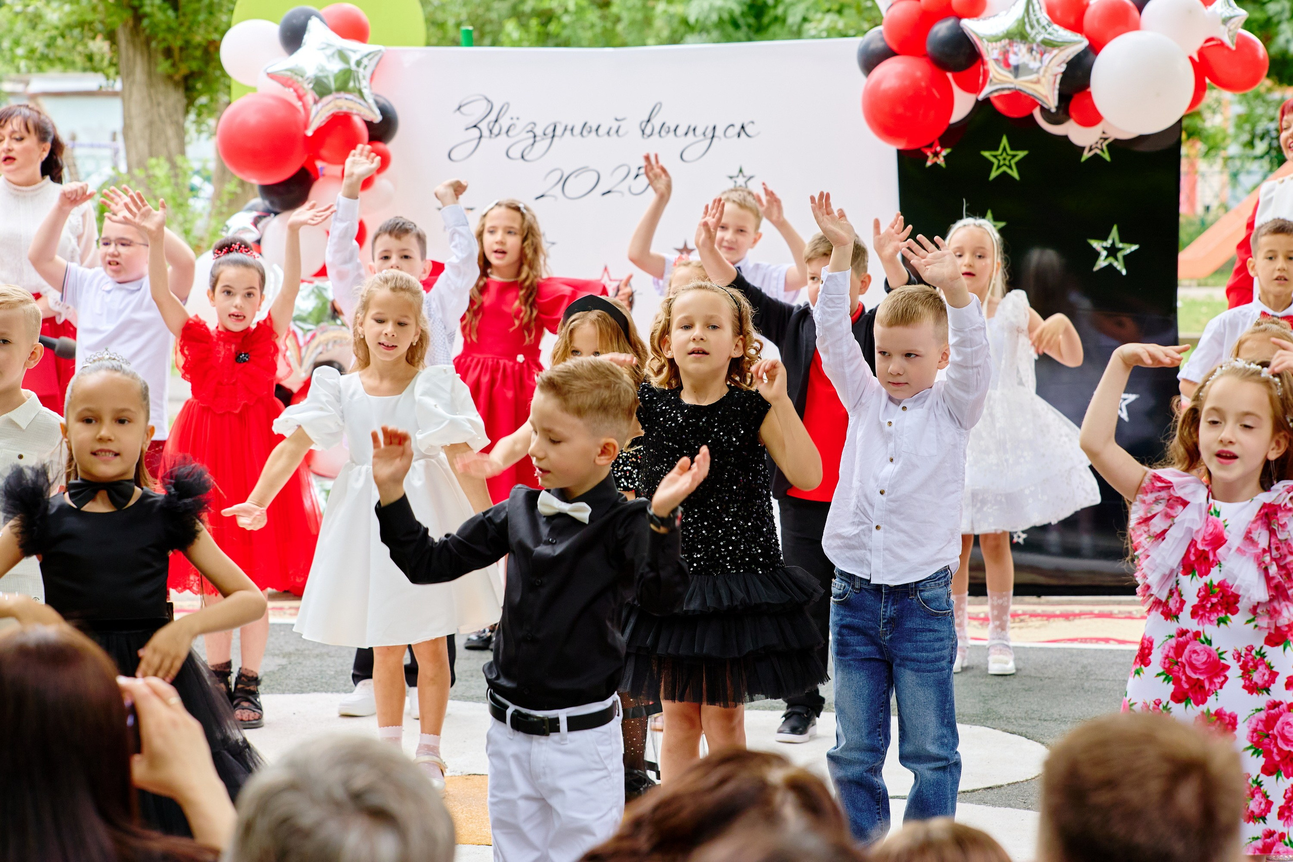 Выпускной 45 сад. Фотограф Выпускные альбомы Таганрог Сергей Коробченко
