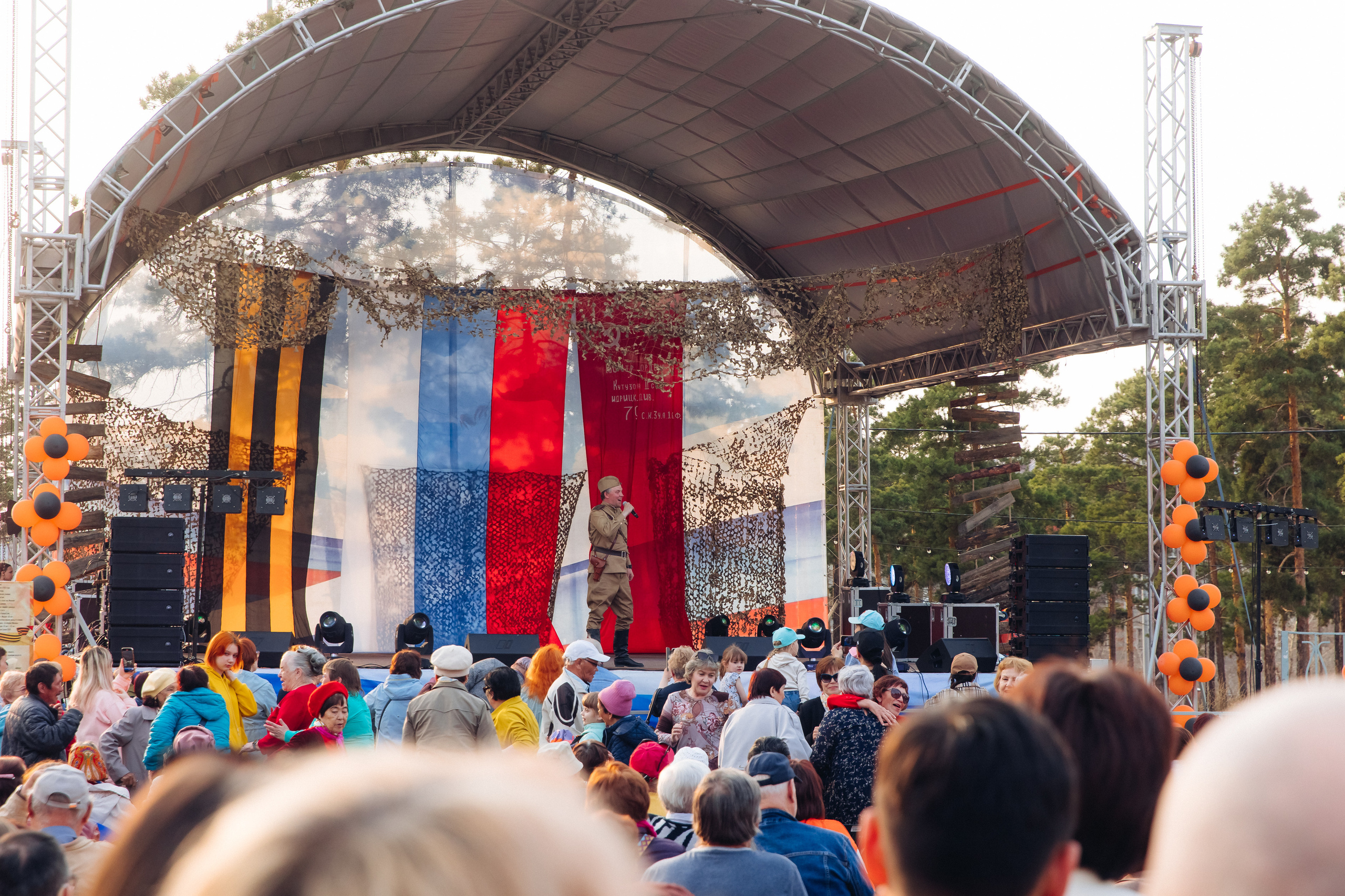 Празднование «Дня Победы» в парке Юбилейный. Свадебный и семейный фотограф в Улан-Удэ