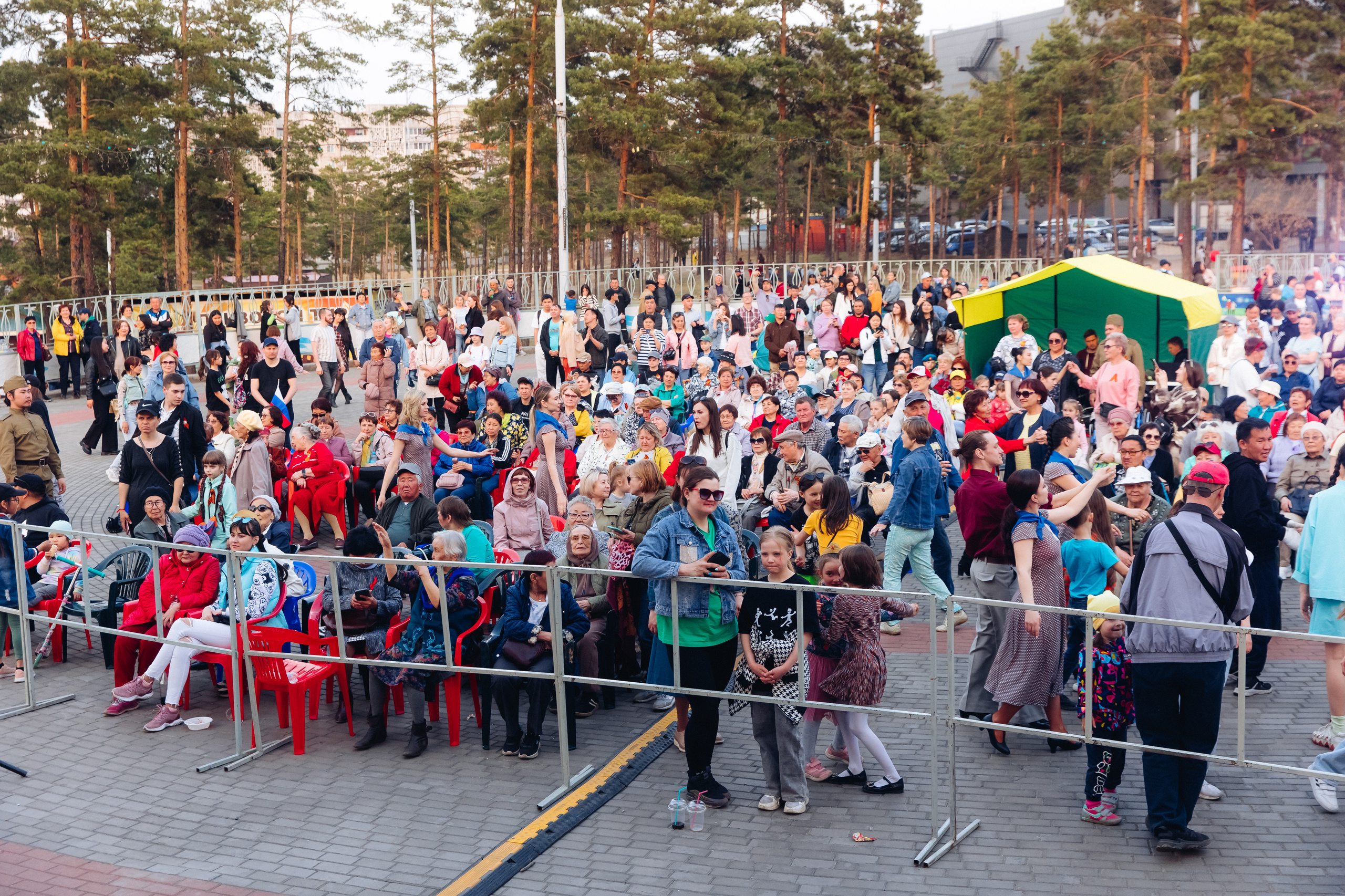 Празднование «Дня Победы» в парке Юбилейный. Свадебный и семейный фотограф в Улан-Удэ