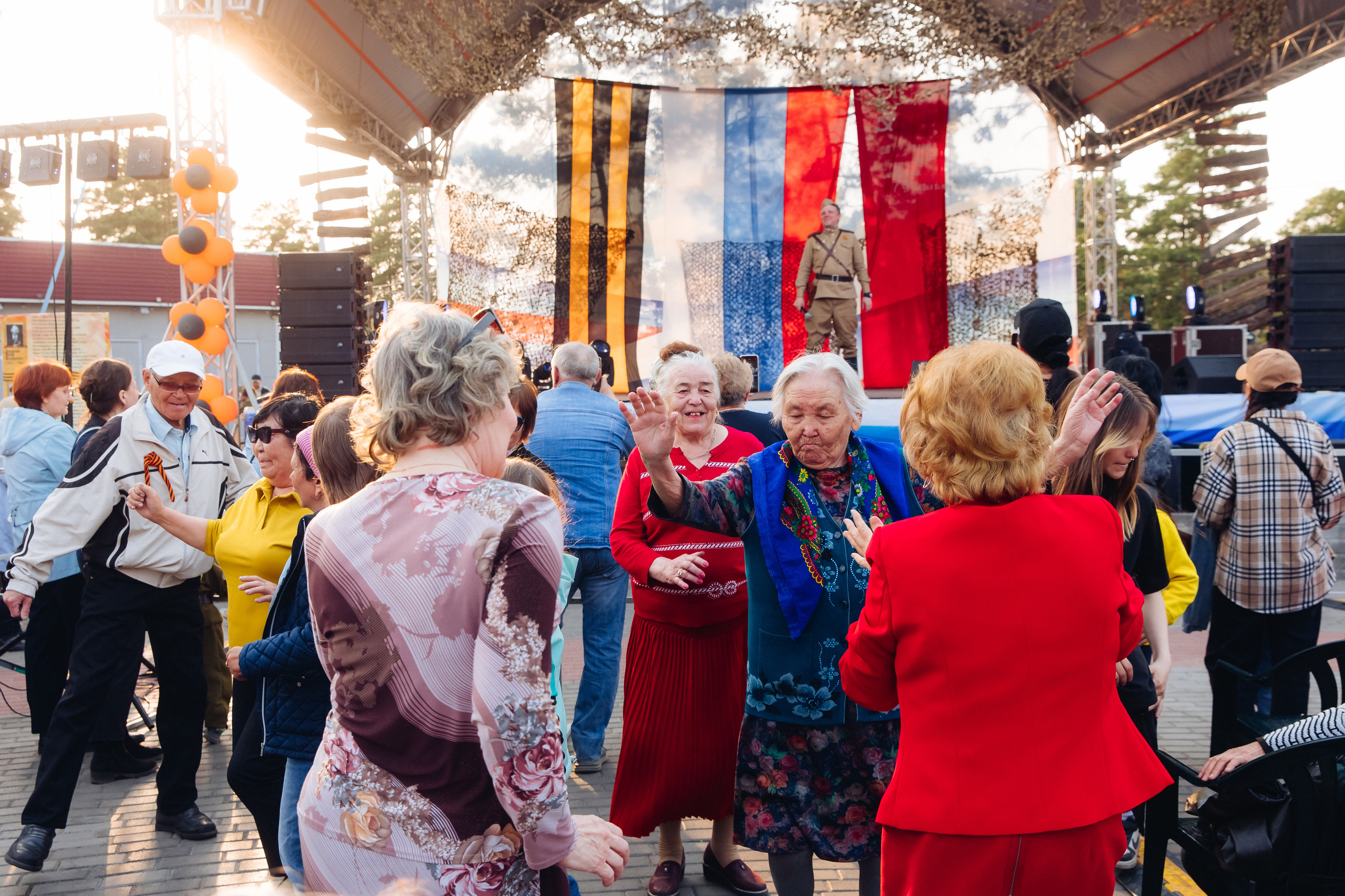 Празднование «Дня Победы» в парке Юбилейный. Свадебный и семейный фотограф в Улан-Удэ