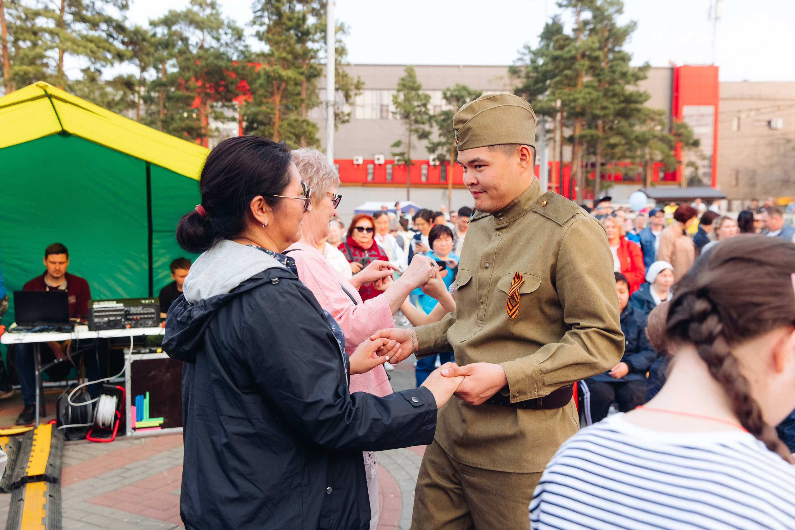 Празднование «Дня Победы» в парке Юбилейный. Свадебный и семейный фотограф в Улан-Удэ