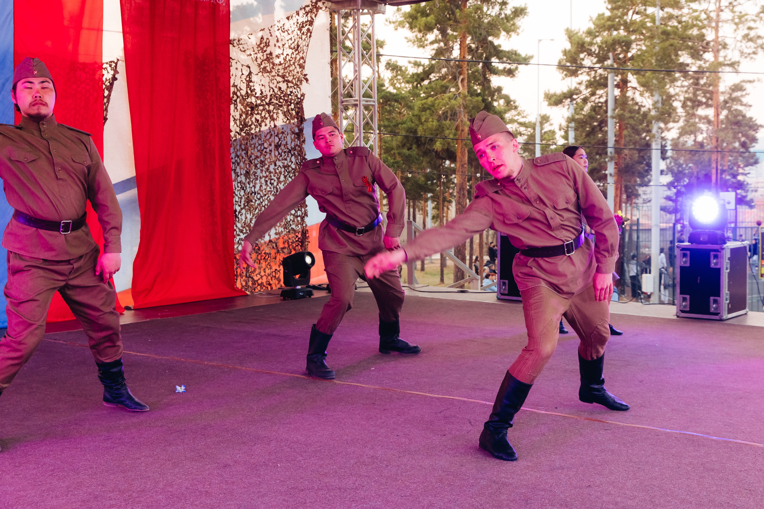 Празднование «Дня Победы» в парке Юбилейный. Свадебный и семейный фотограф в Улан-Удэ