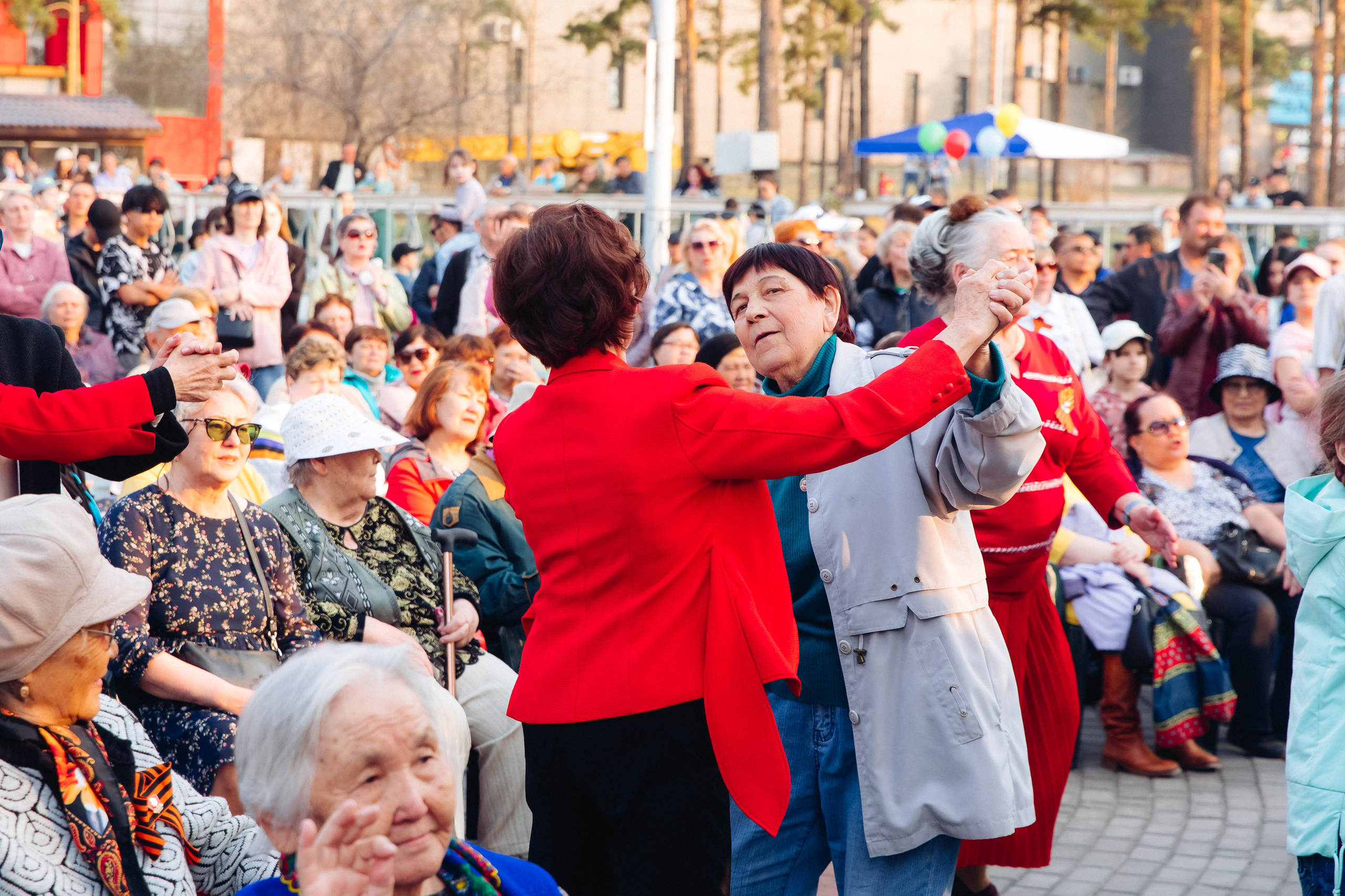 Празднование «Дня Победы» в парке Юбилейный. Свадебный и семейный фотограф в Улан-Удэ