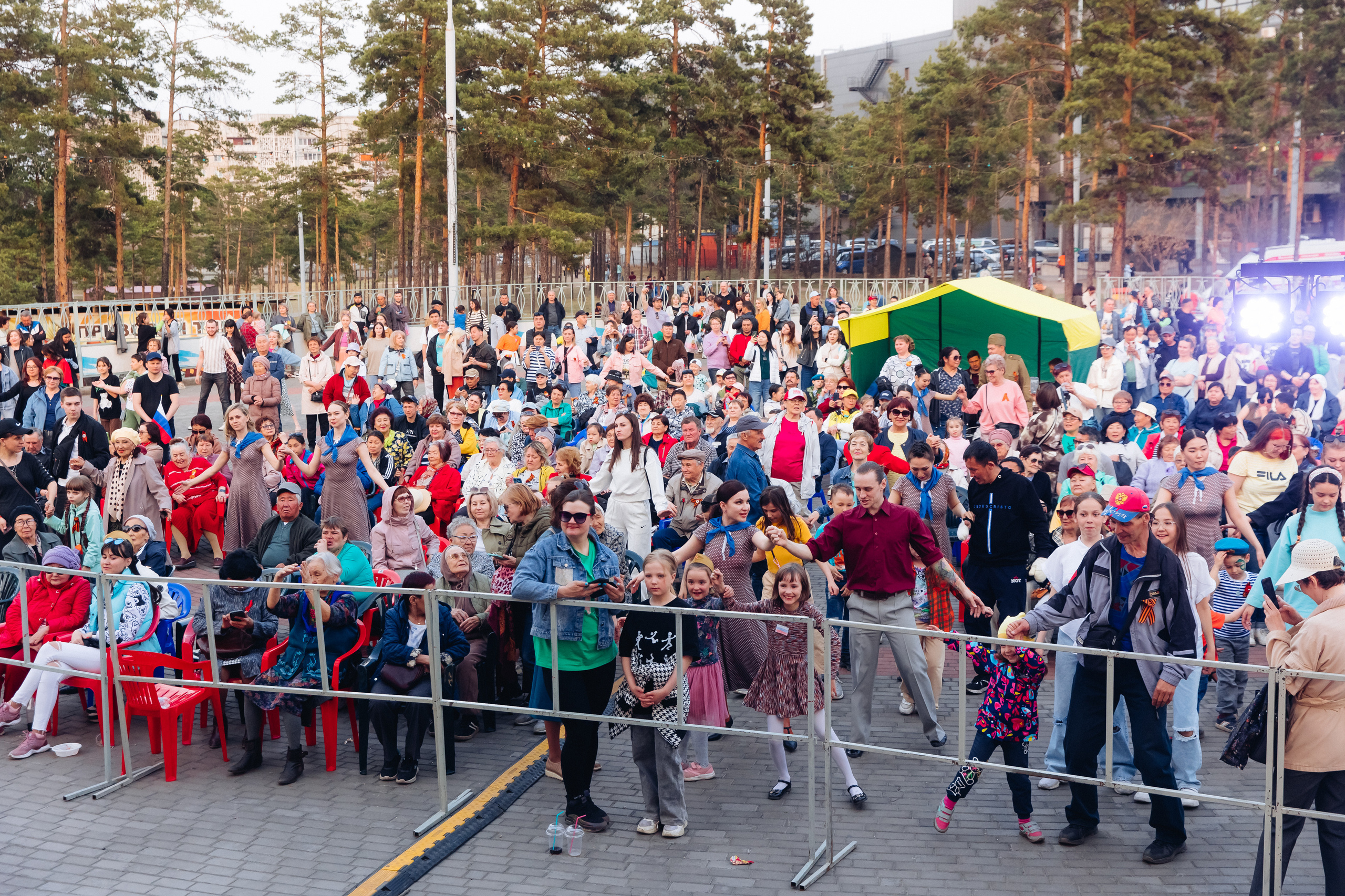 Празднование «Дня Победы» в парке Юбилейный. Свадебный и семейный фотограф в Улан-Удэ